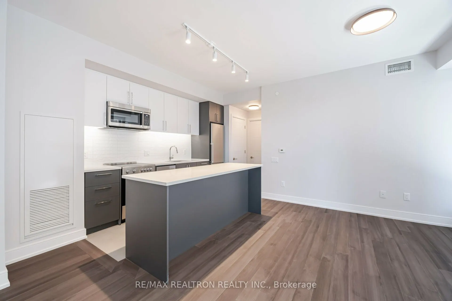 2525 Bathurst Street, #703
