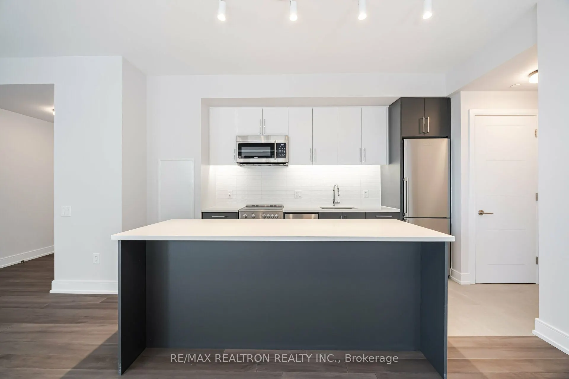 2525 Bathurst Street, #703