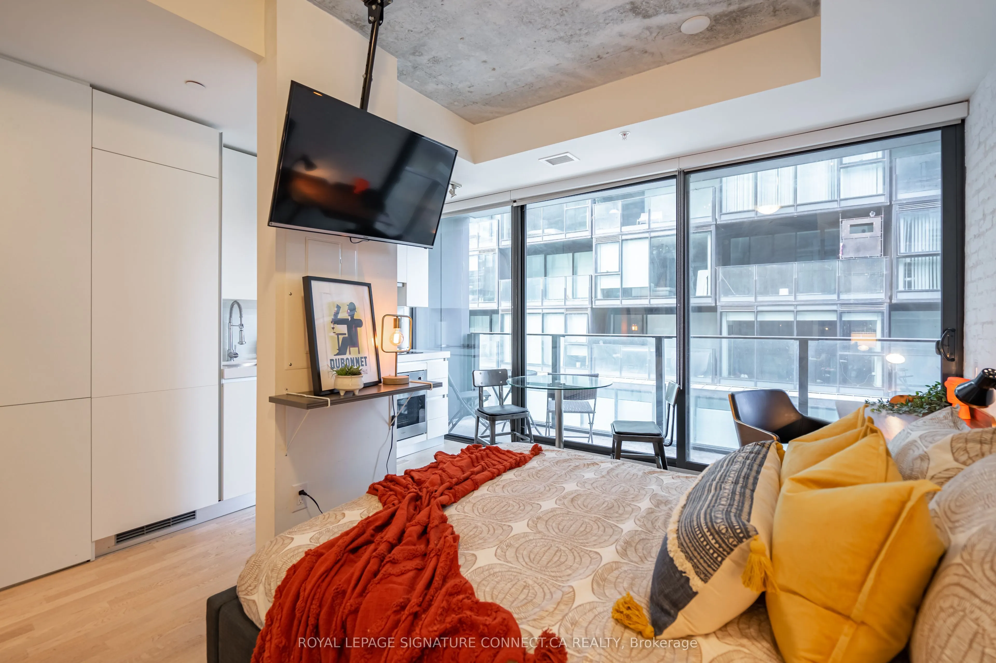 38 Stewart Street, #409
