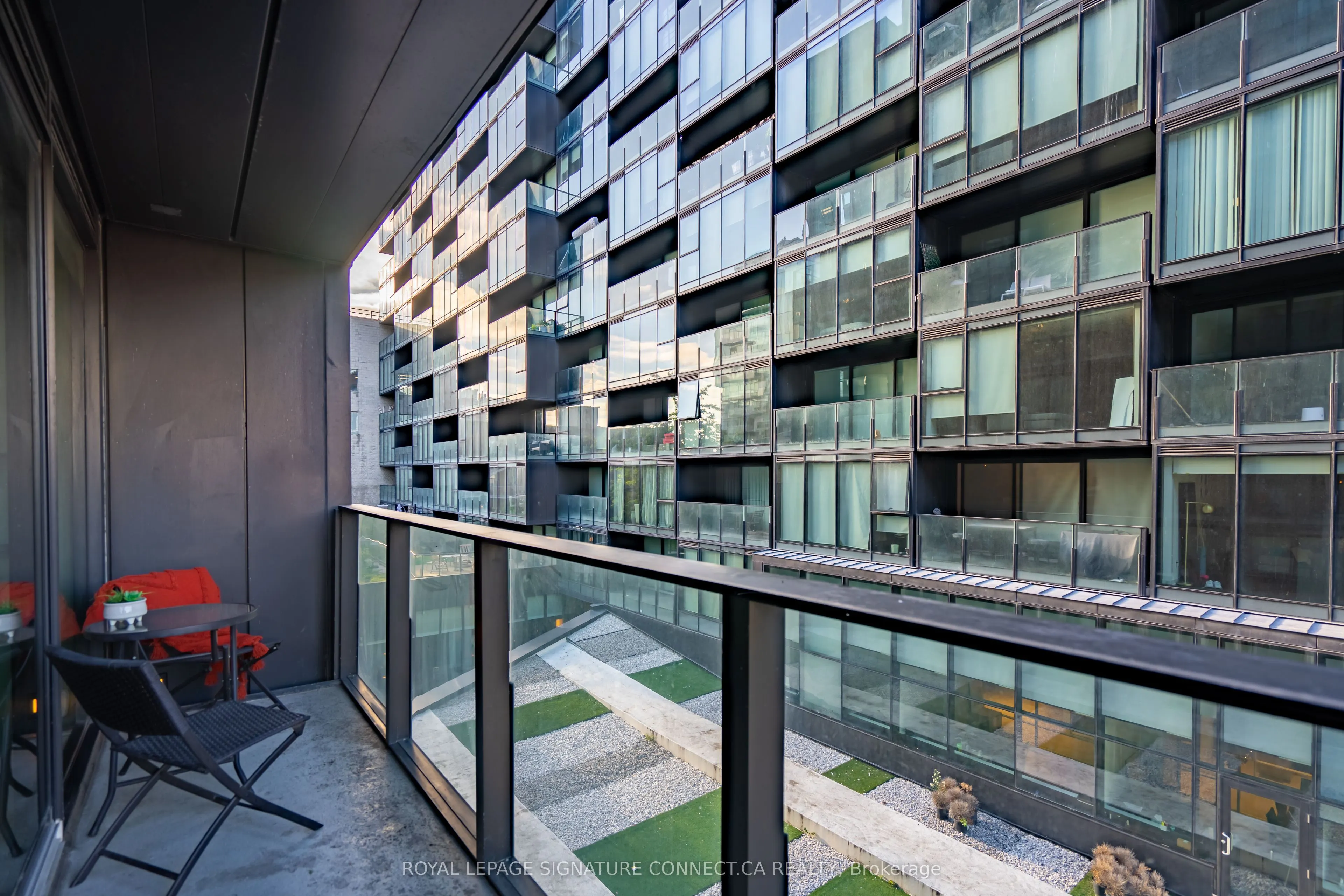 38 Stewart Street, #409