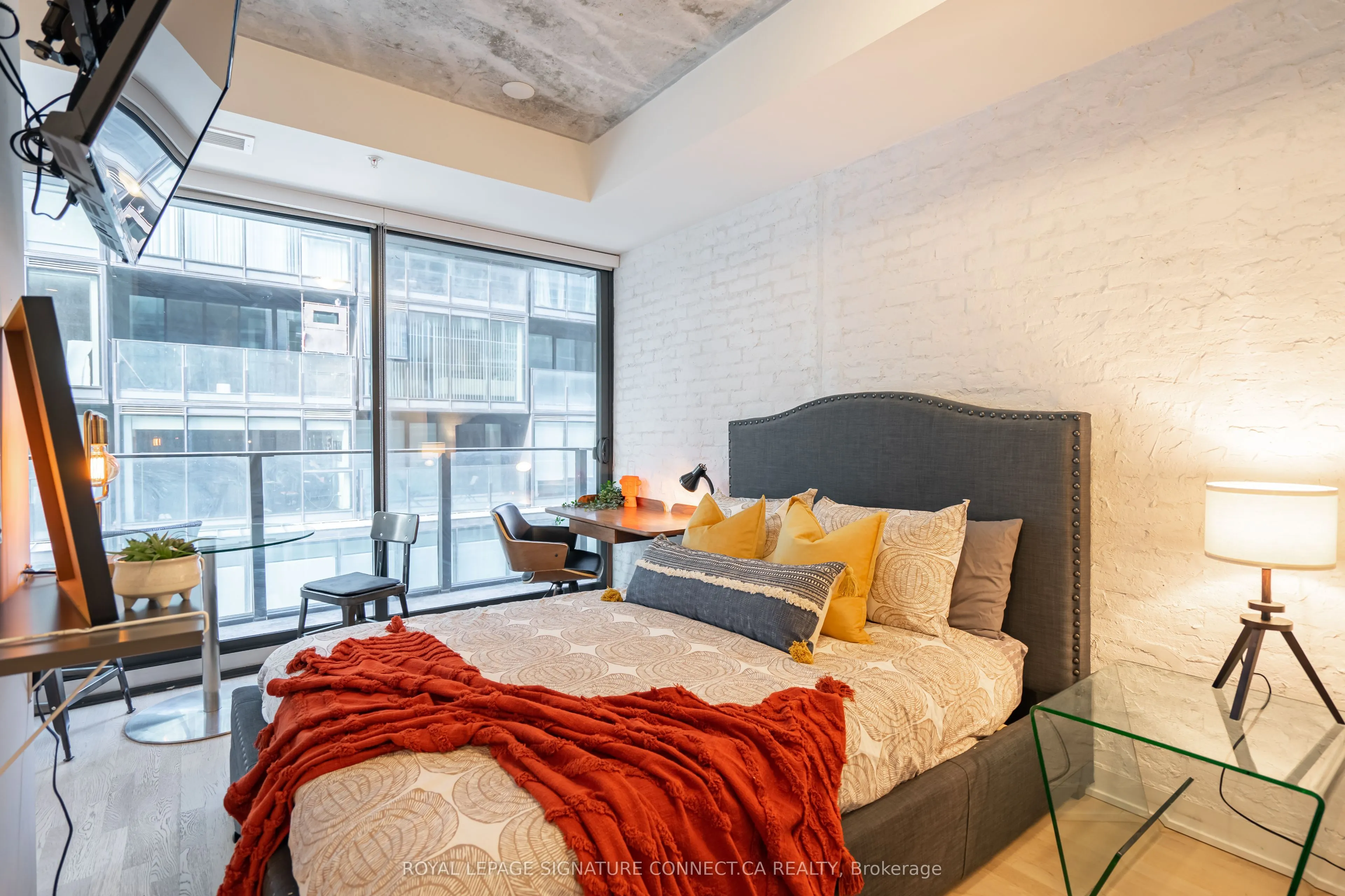 38 Stewart Street, #409