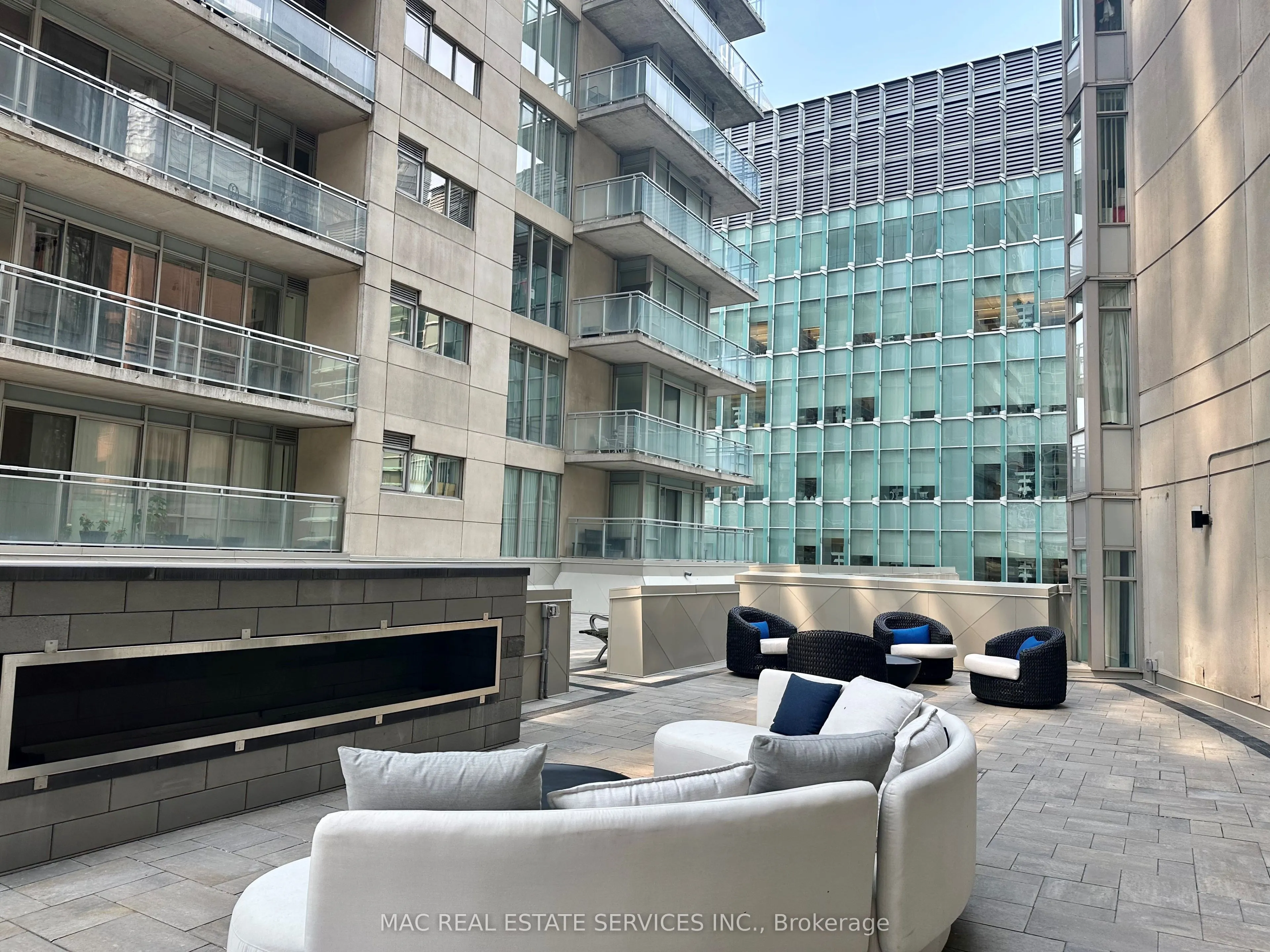 210 Victoria Street, #3402