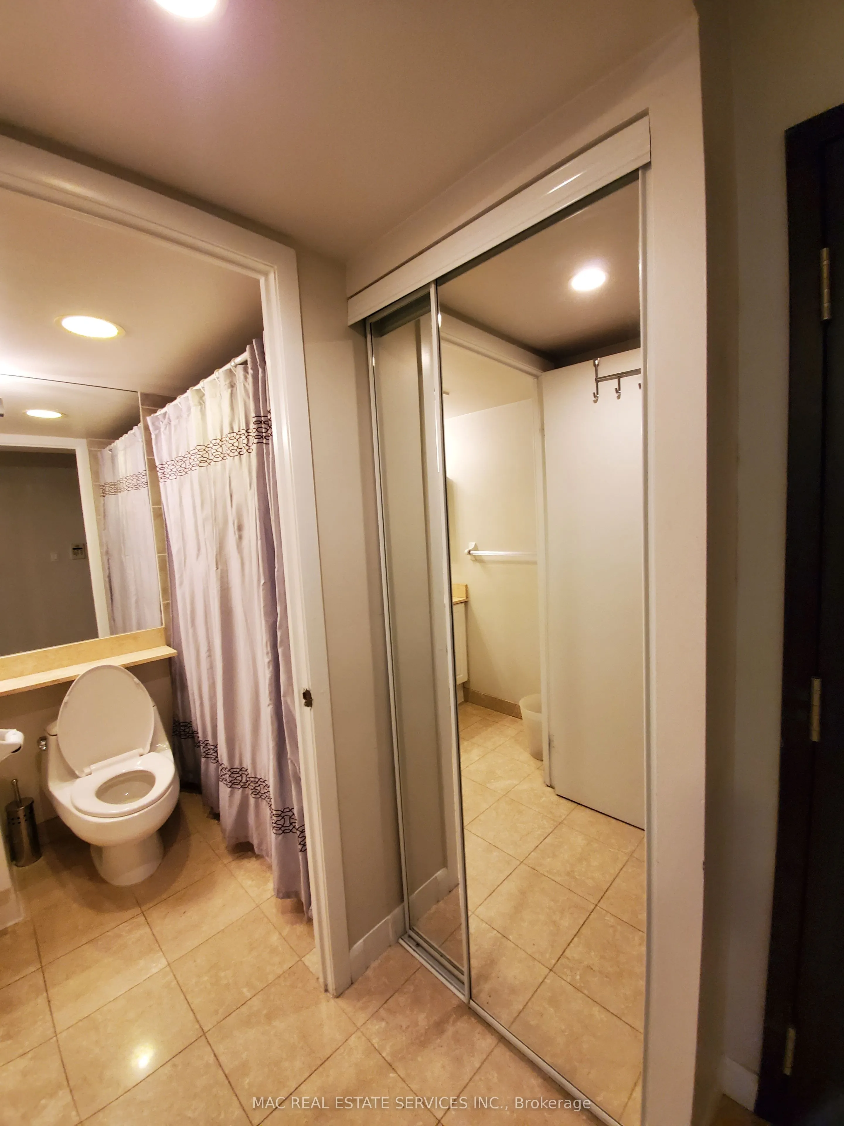 210 Victoria Street, #3402