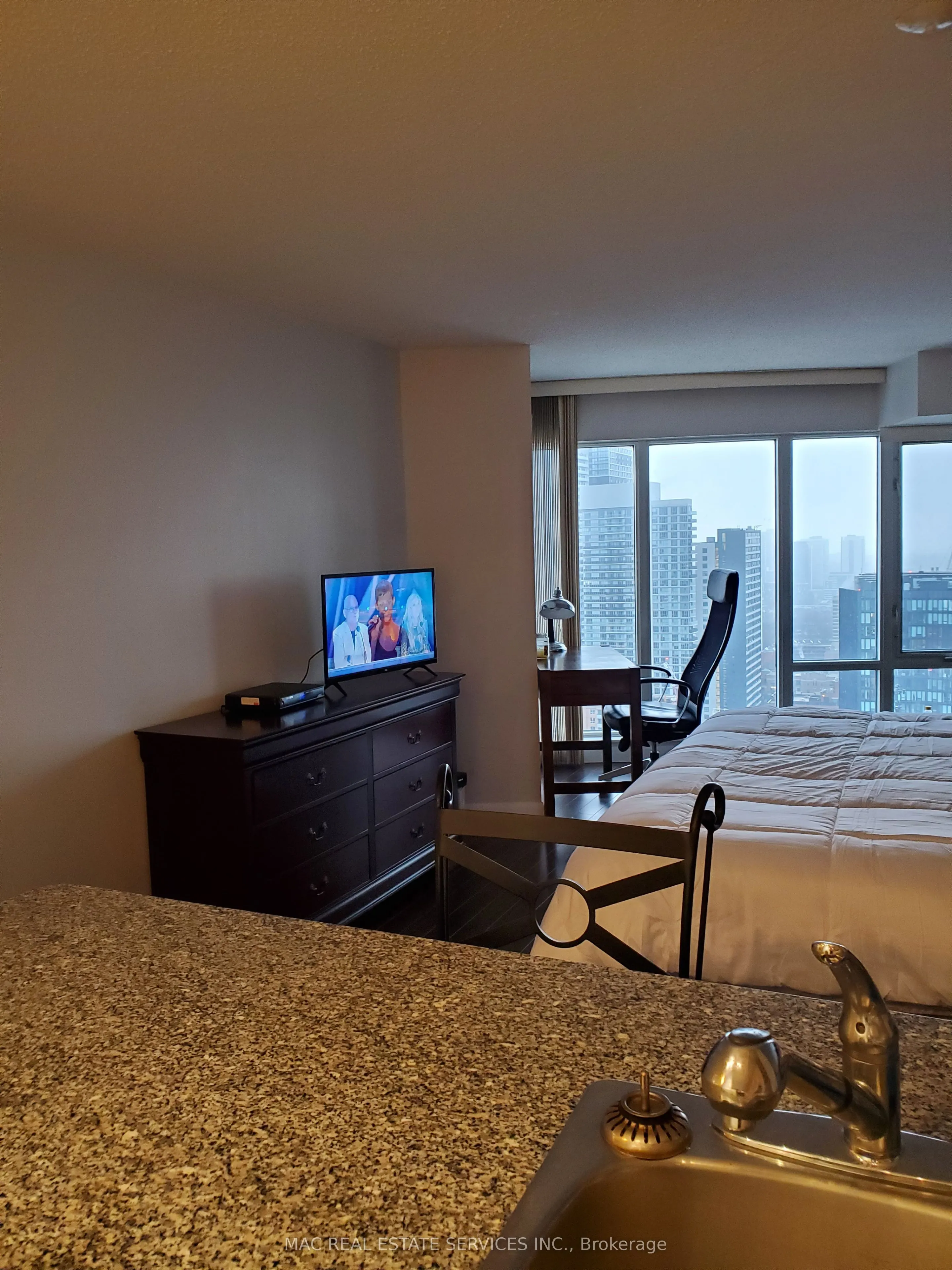 210 Victoria Street, #3402