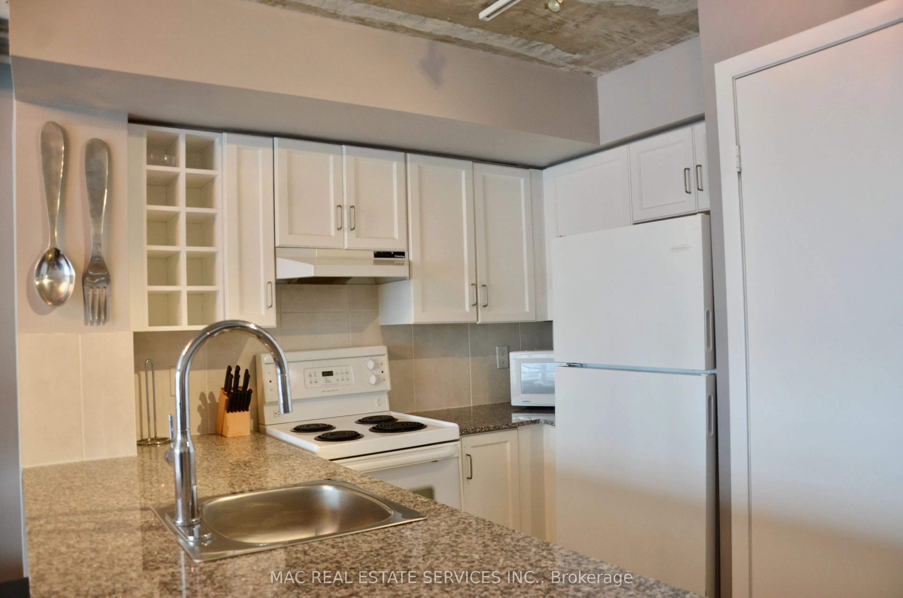 210 Victoria Street, #3402