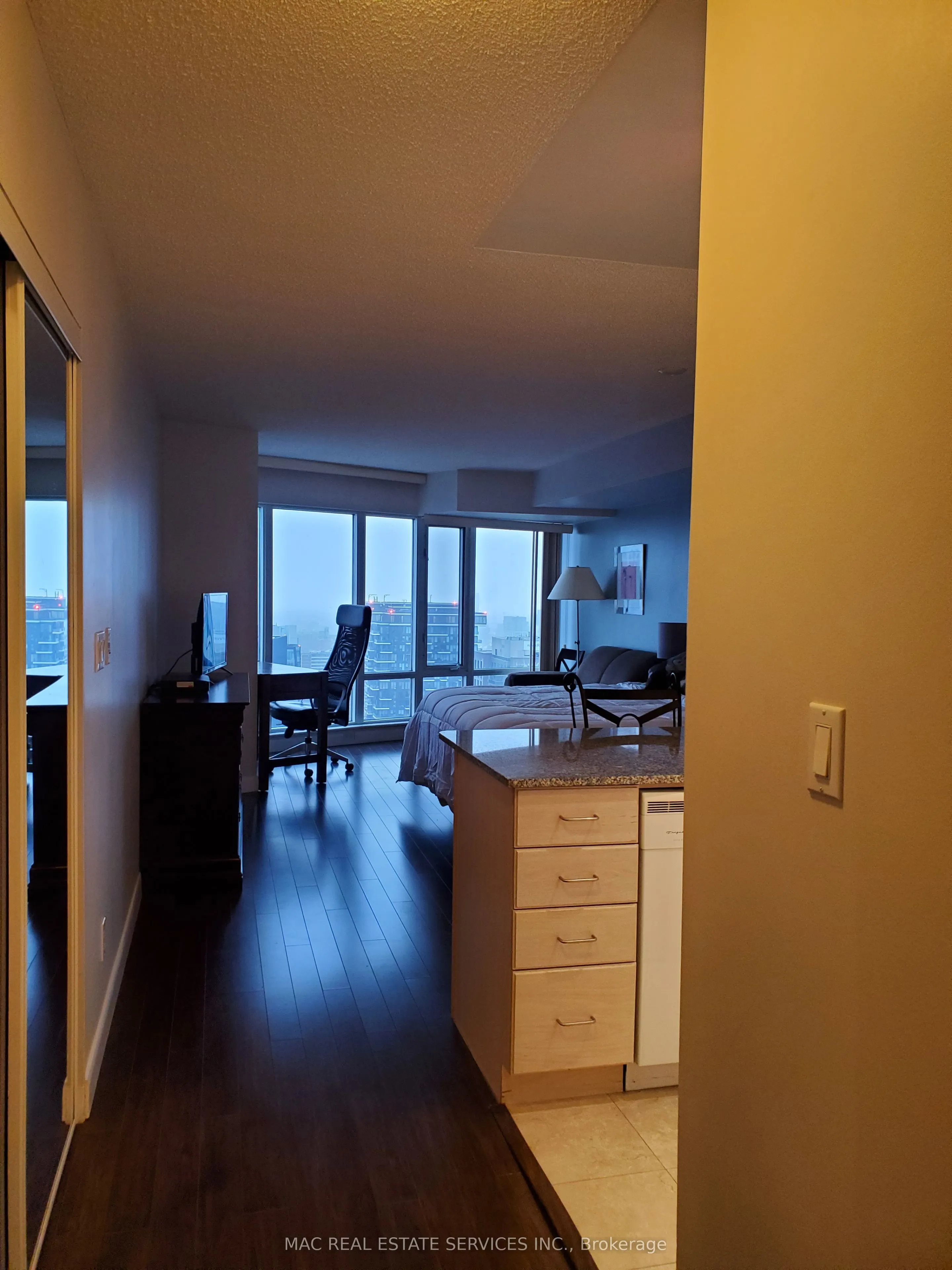 210 Victoria Street, #3402