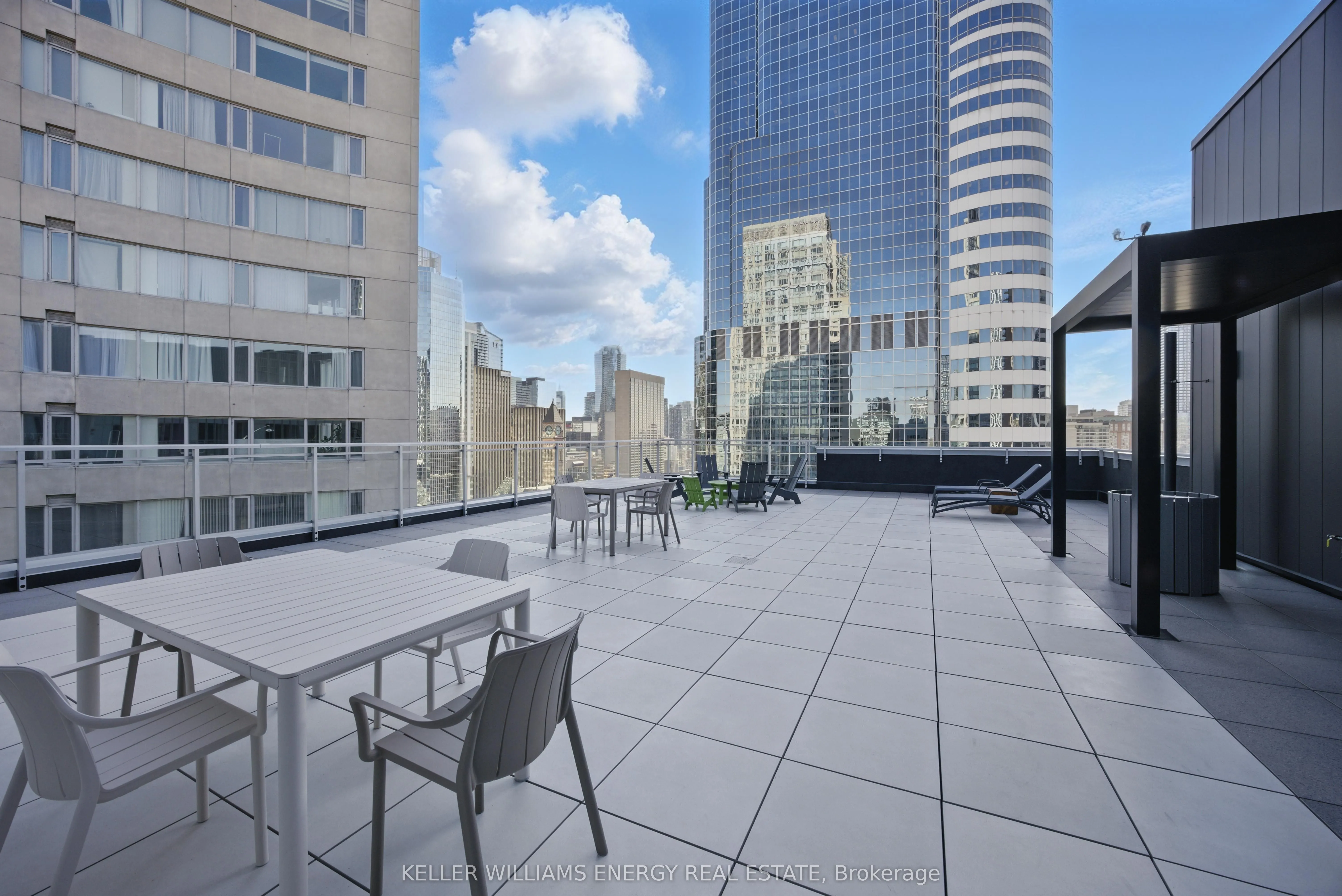 220 Victoria Street, #1307
