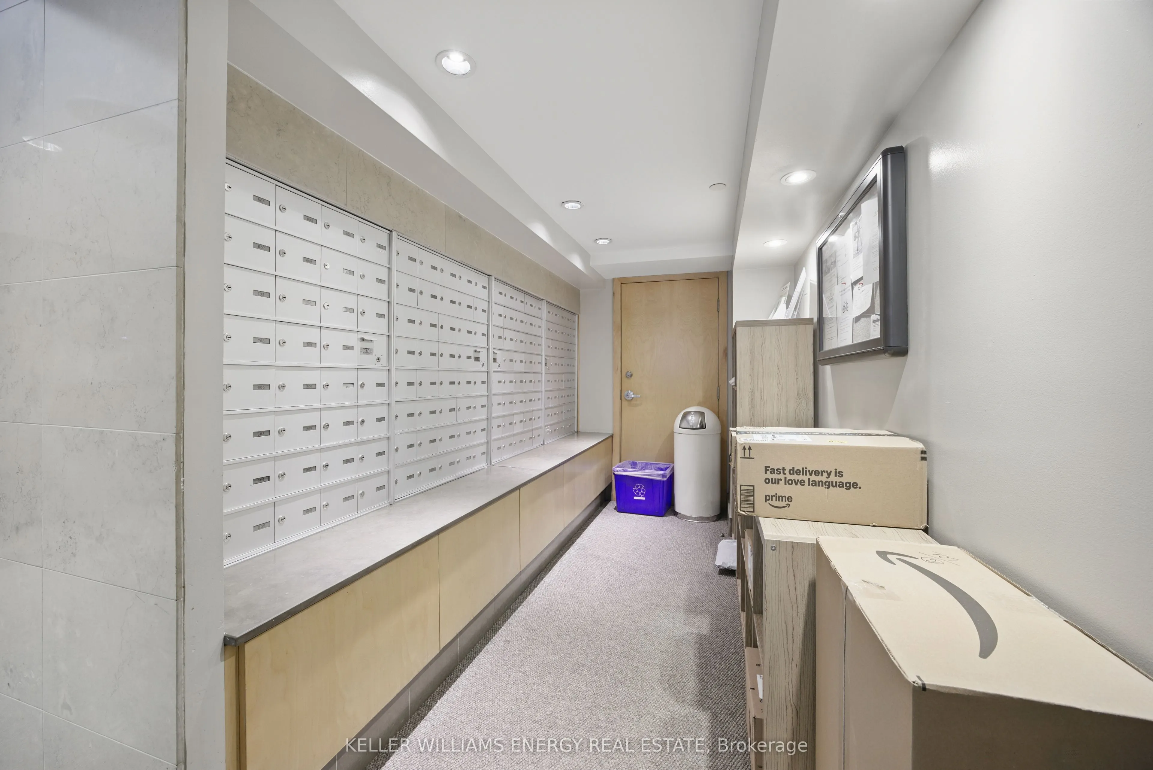 220 Victoria Street, #1307