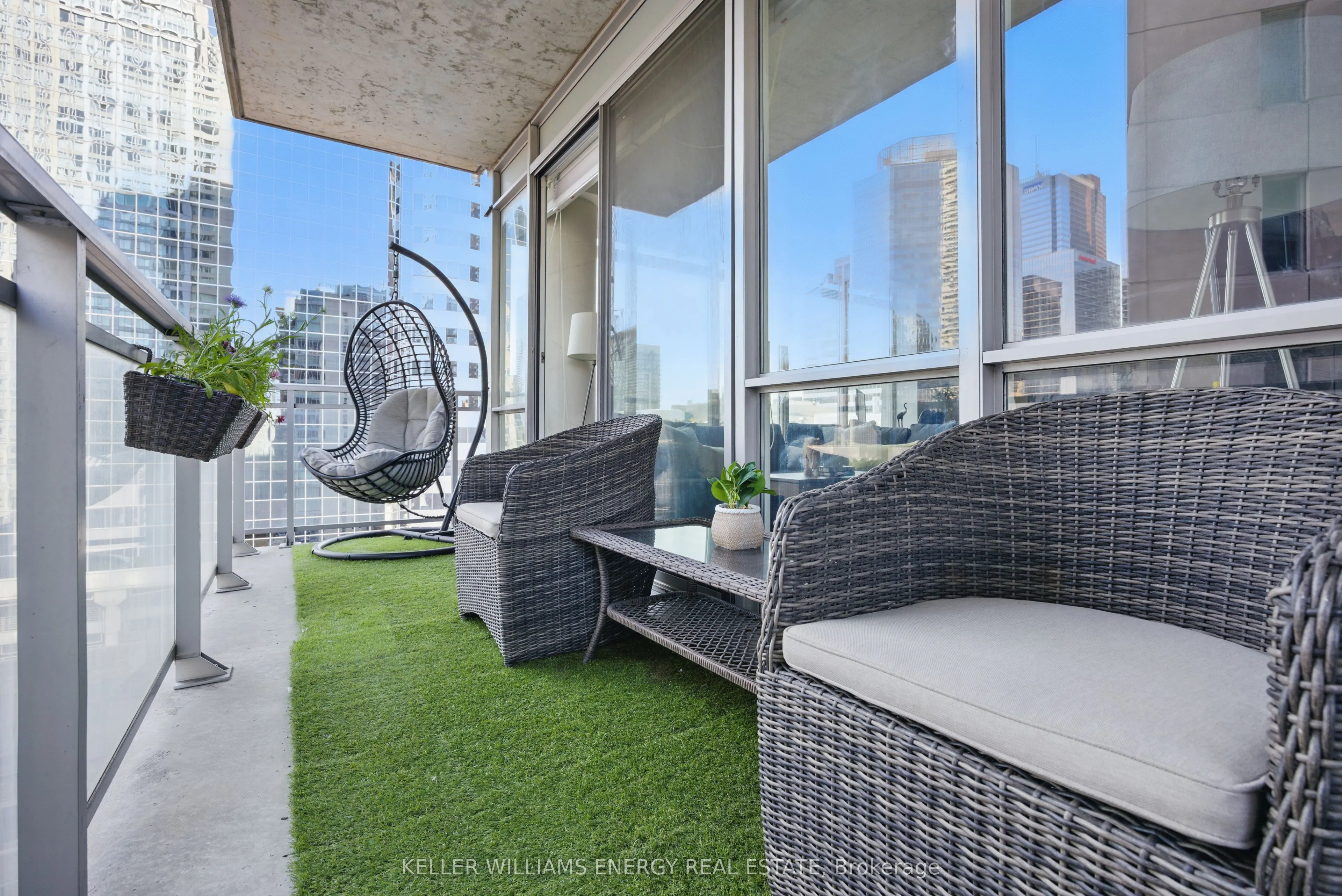 220 Victoria Street, #1307
