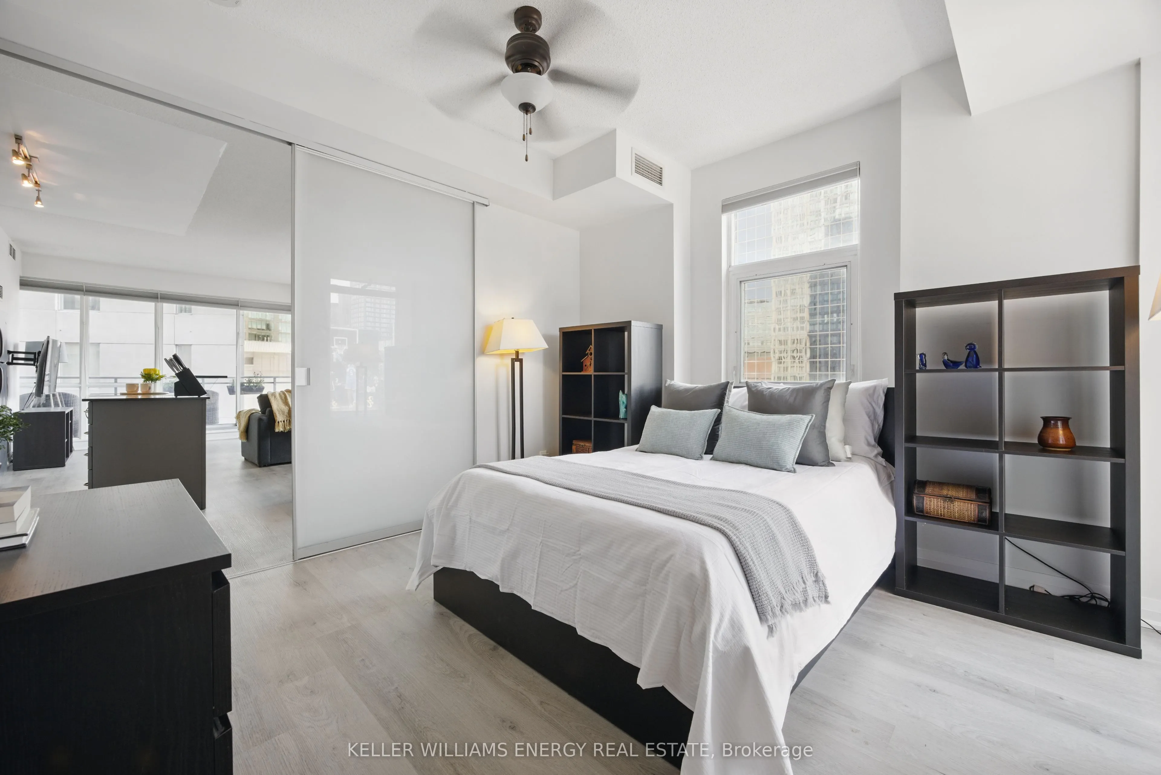 220 Victoria Street, #1307