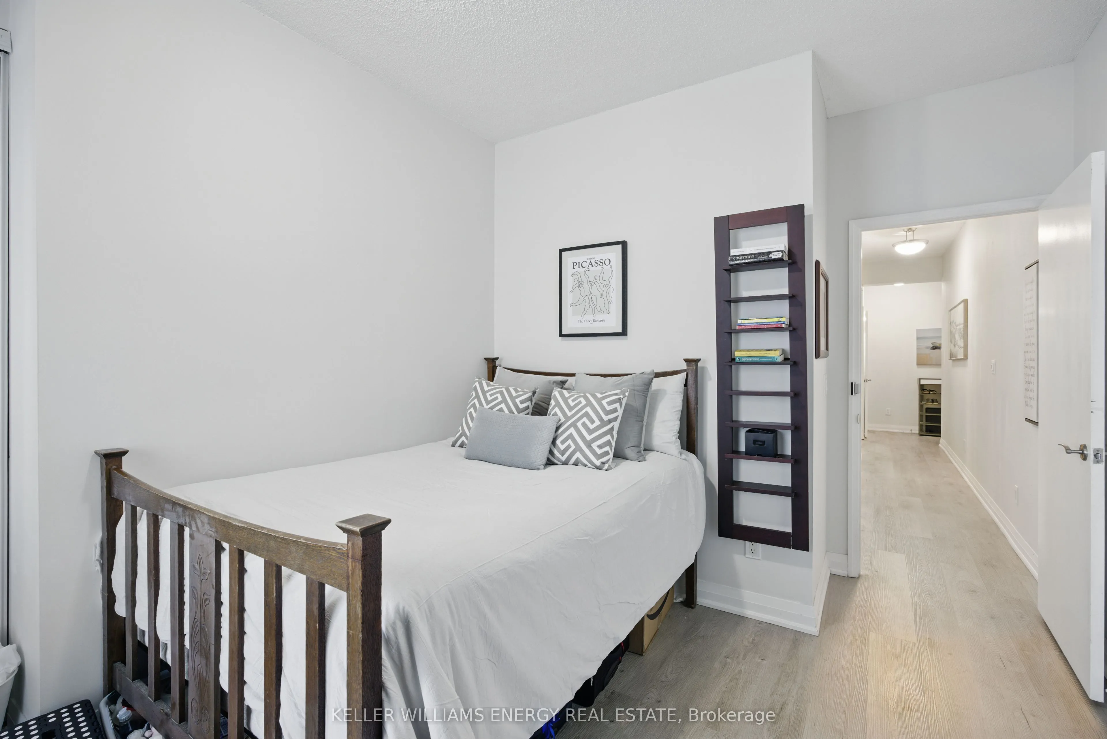 220 Victoria Street, #1307