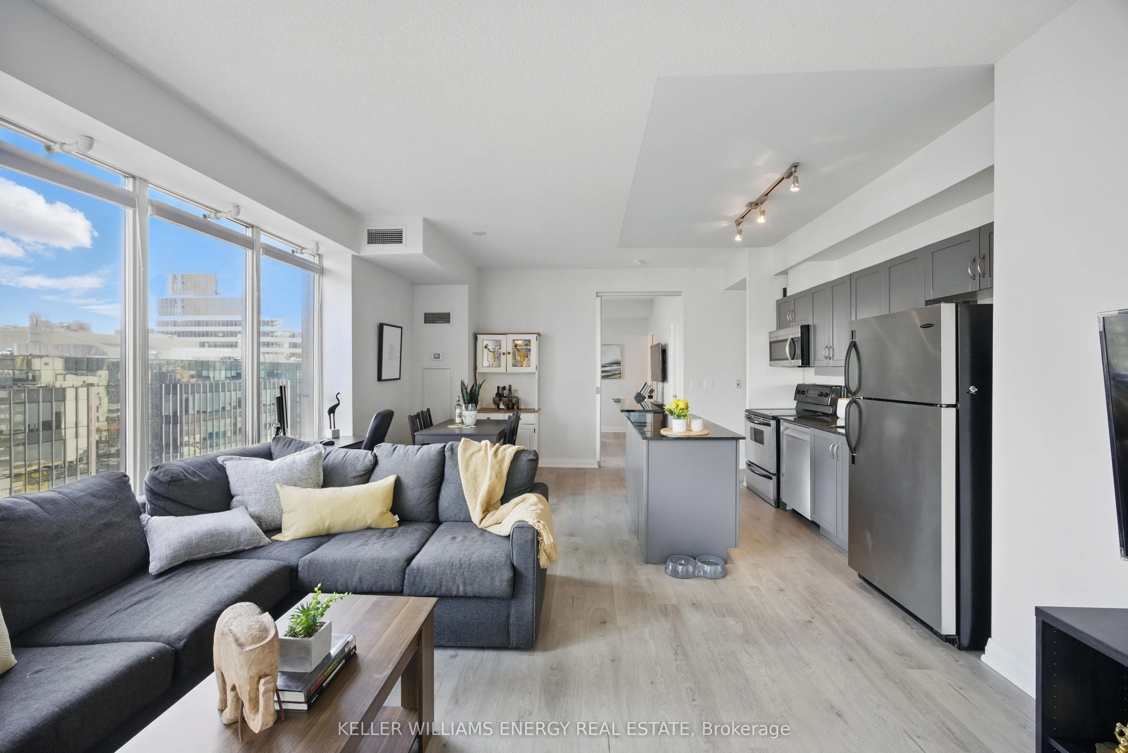220 Victoria Street, #1307