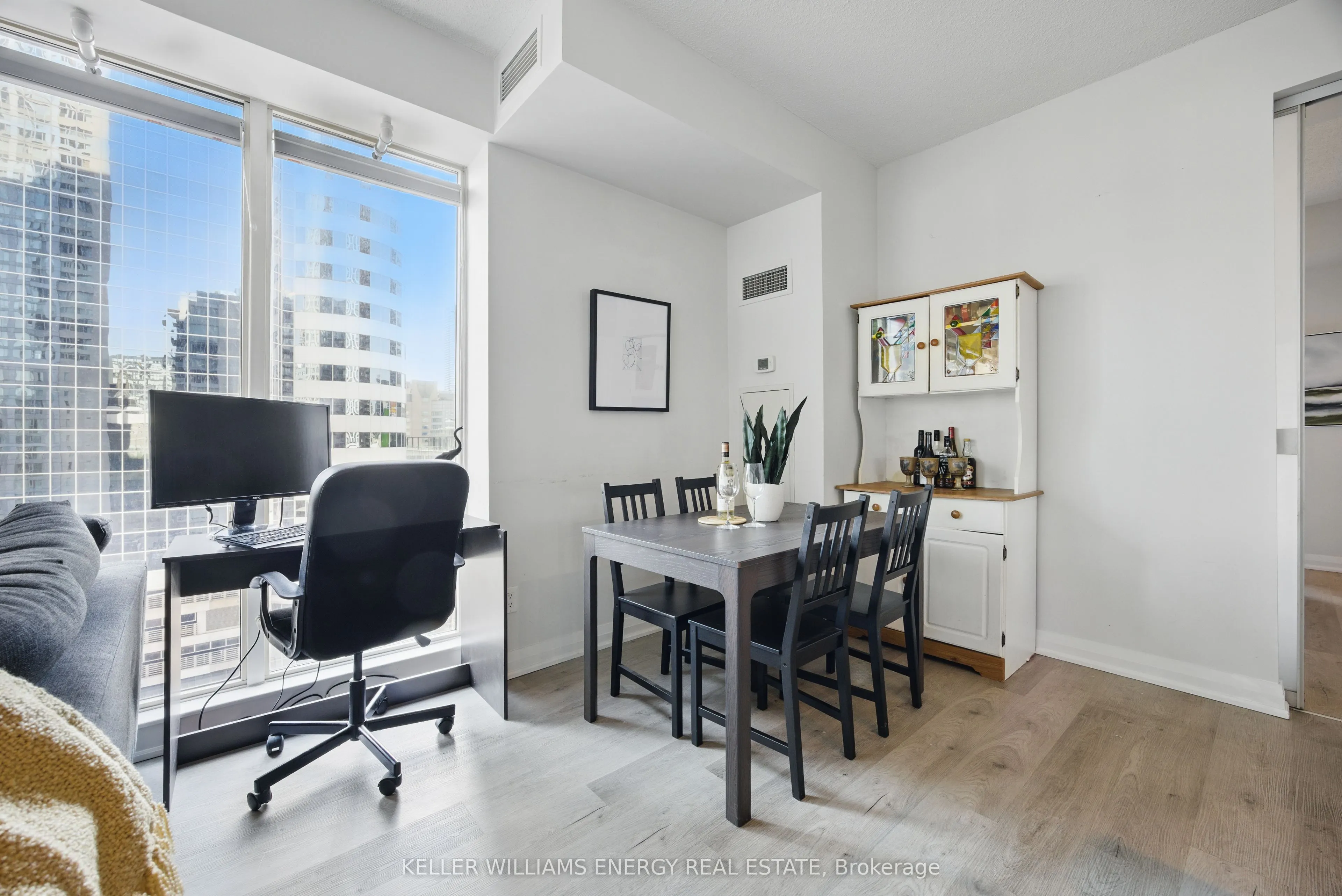 220 Victoria Street, #1307