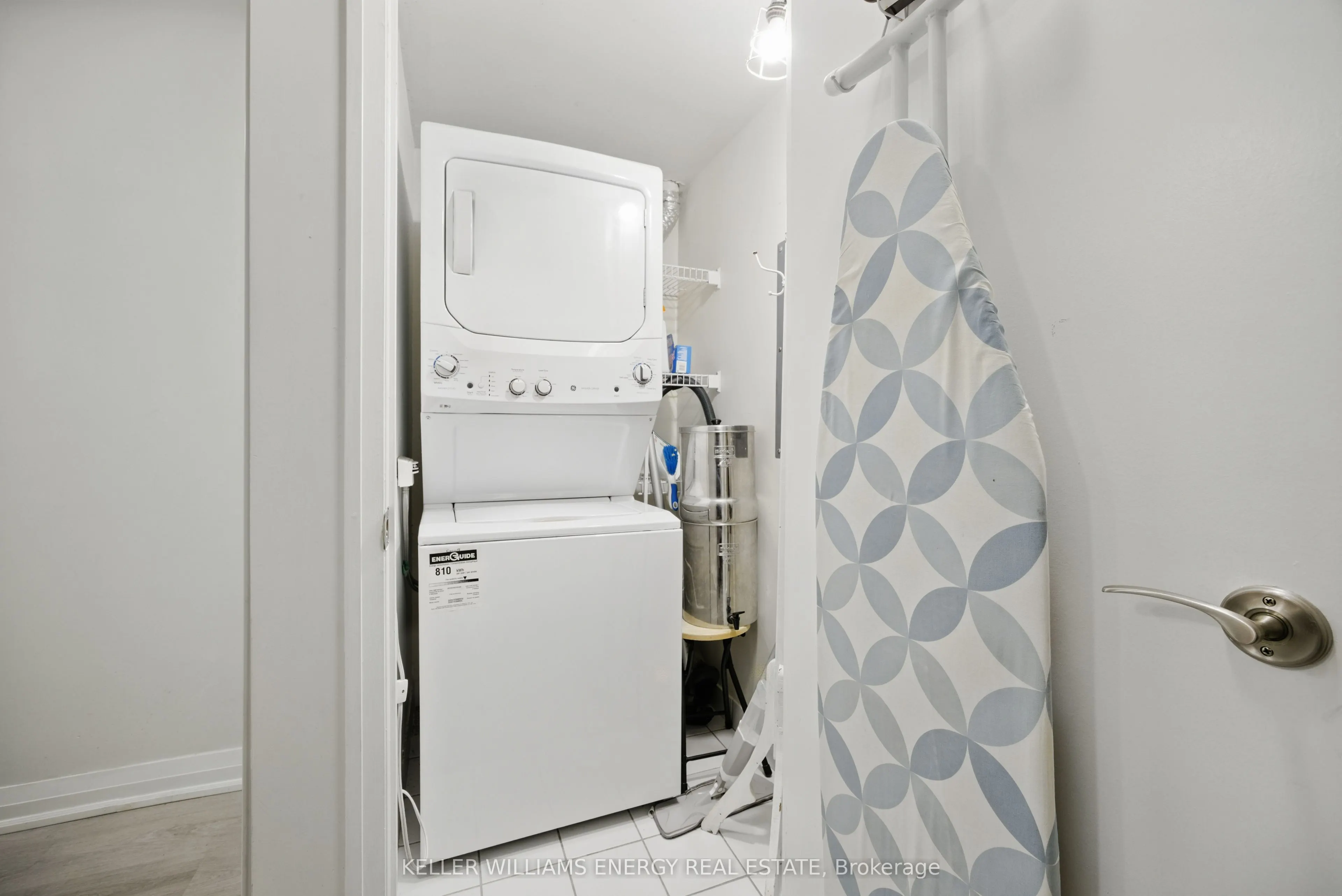 220 Victoria Street, #1307