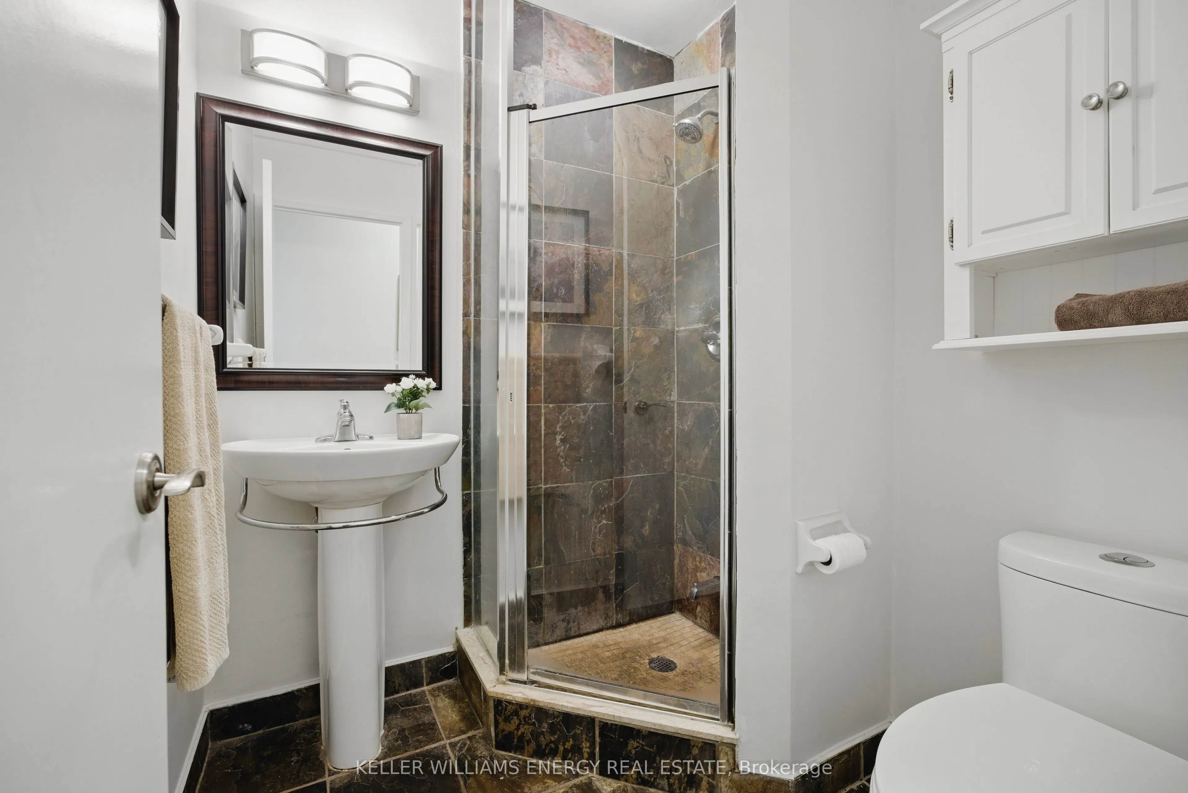 220 Victoria Street, #1307
