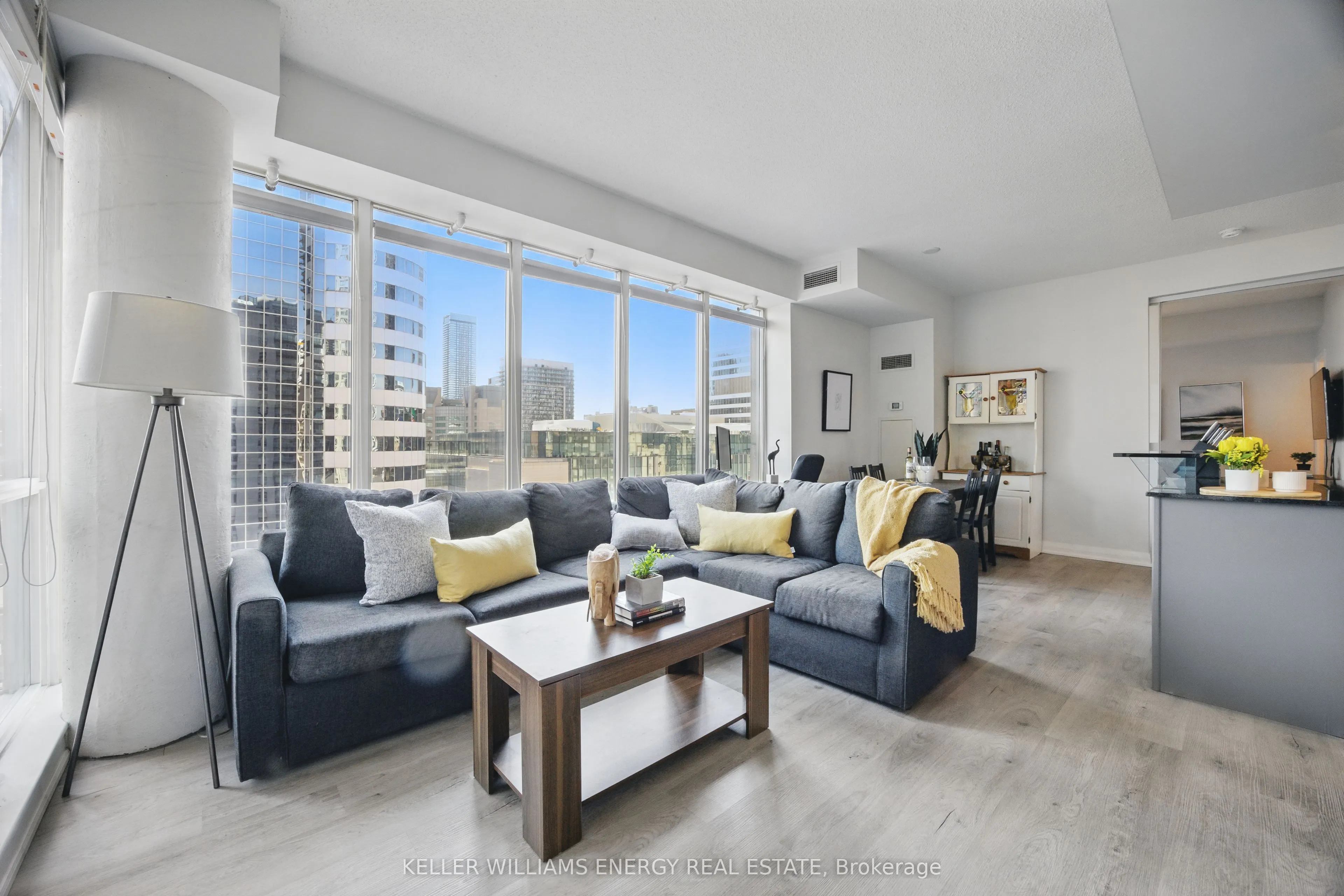 220 Victoria Street, #1307
