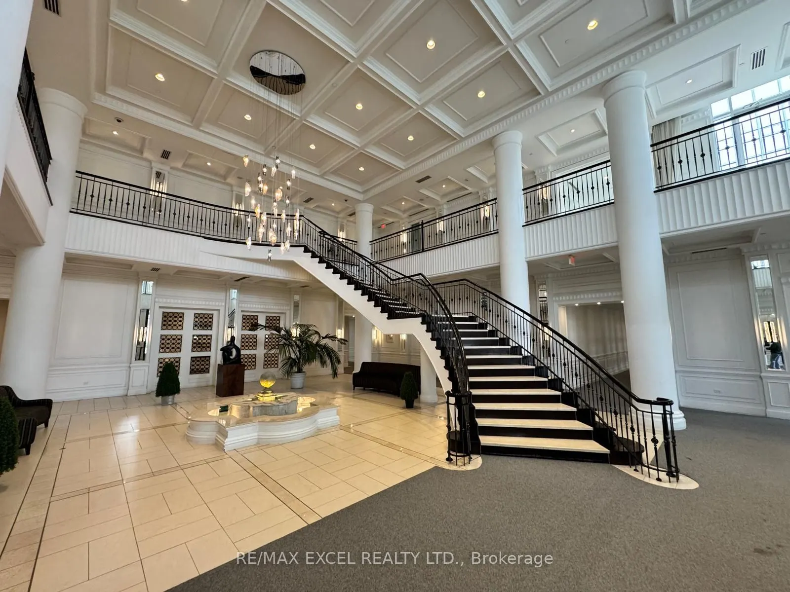 25 Greenview Avenue, #428
