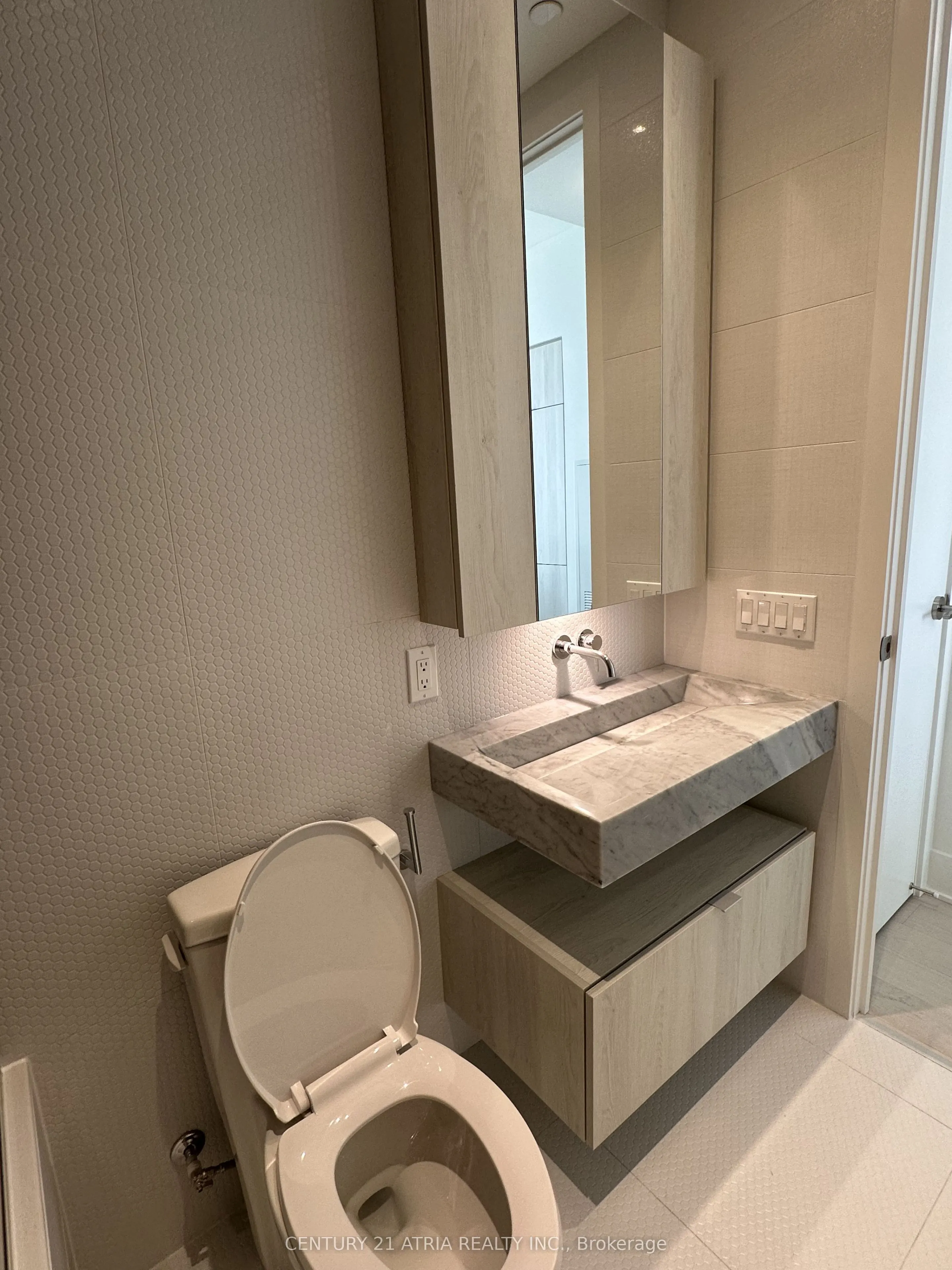 11 Yorkville Avenue, #6107