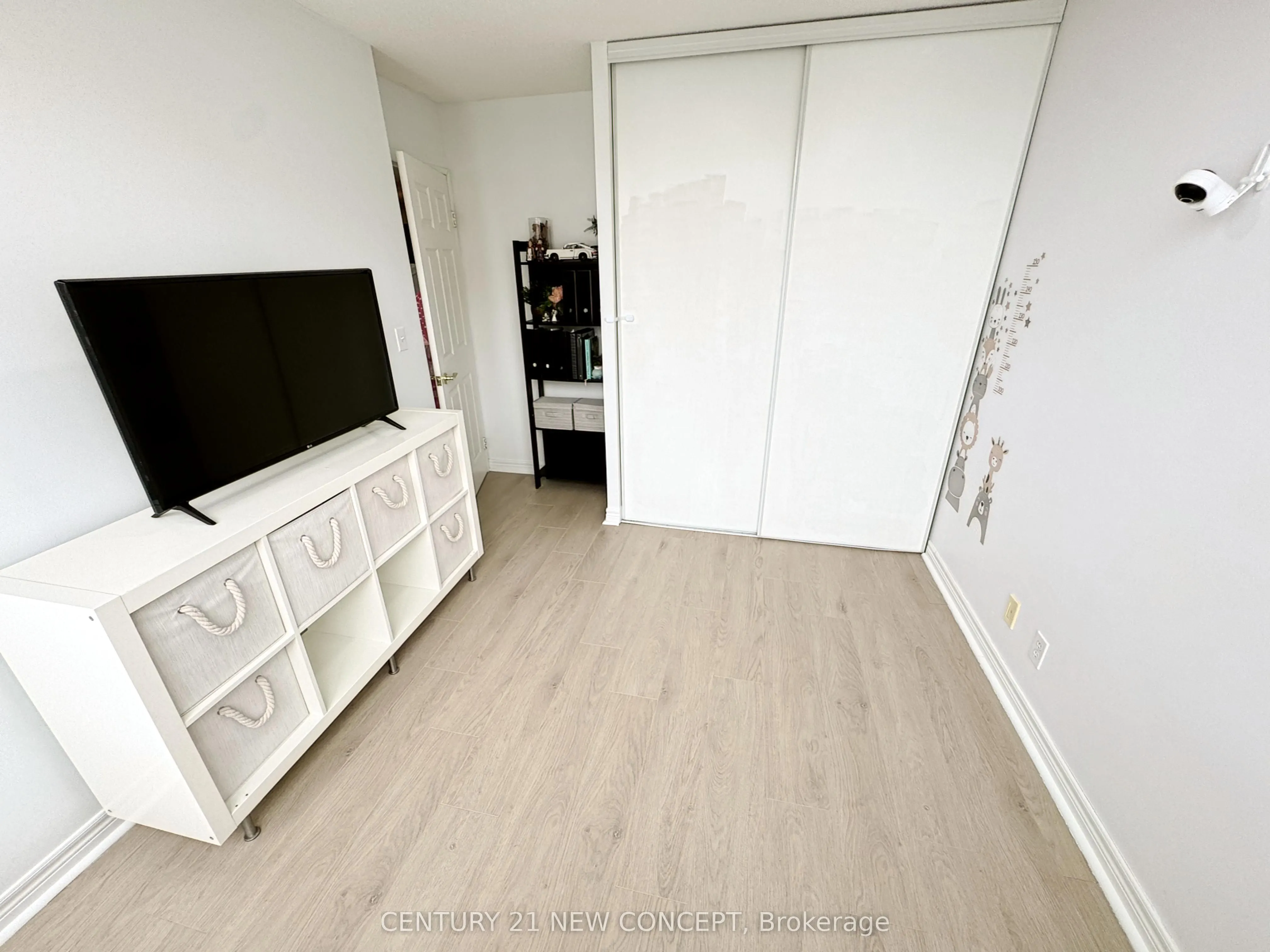 23 Hollywood Avenue, #2803