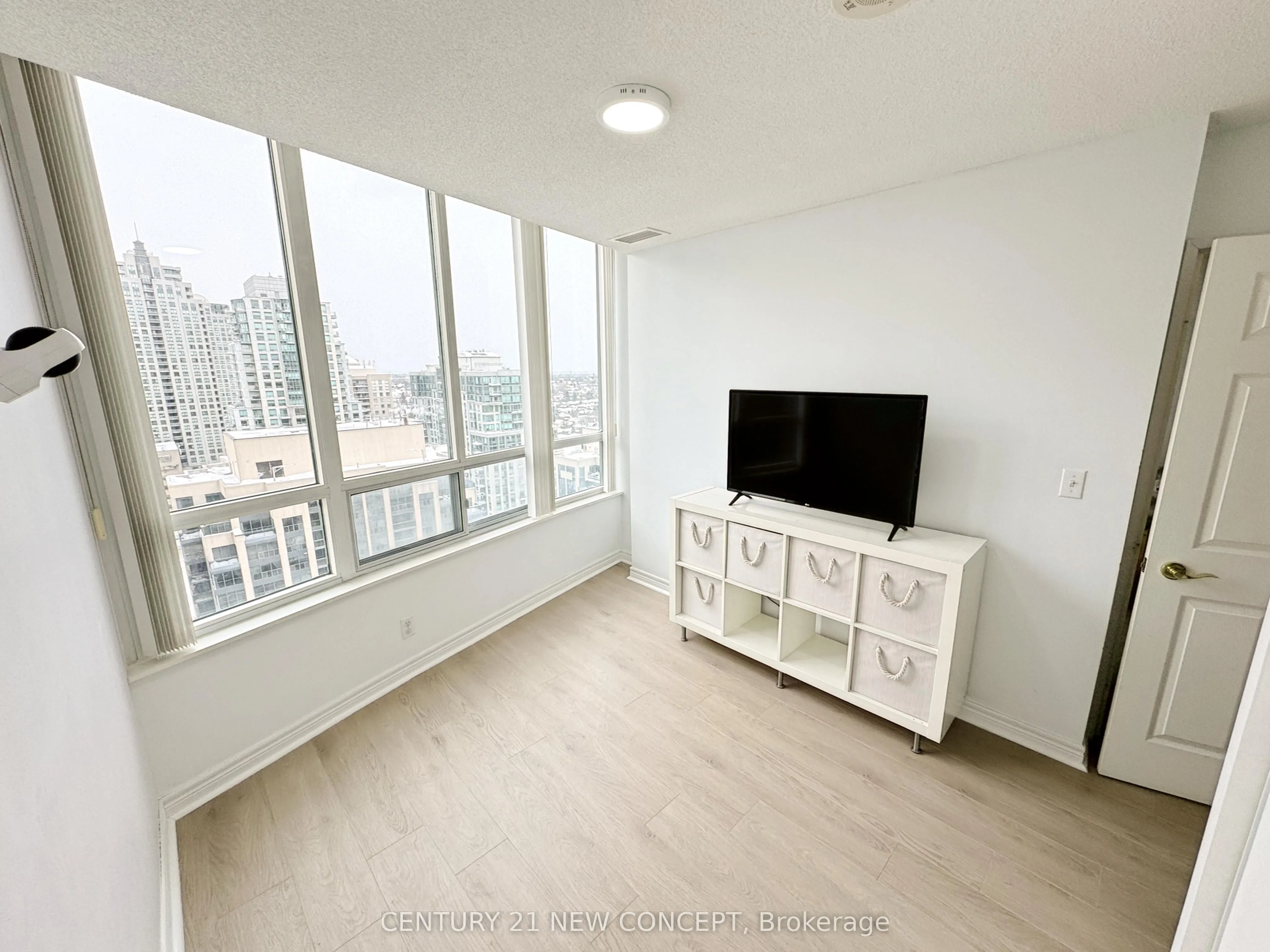 23 Hollywood Avenue, #2803