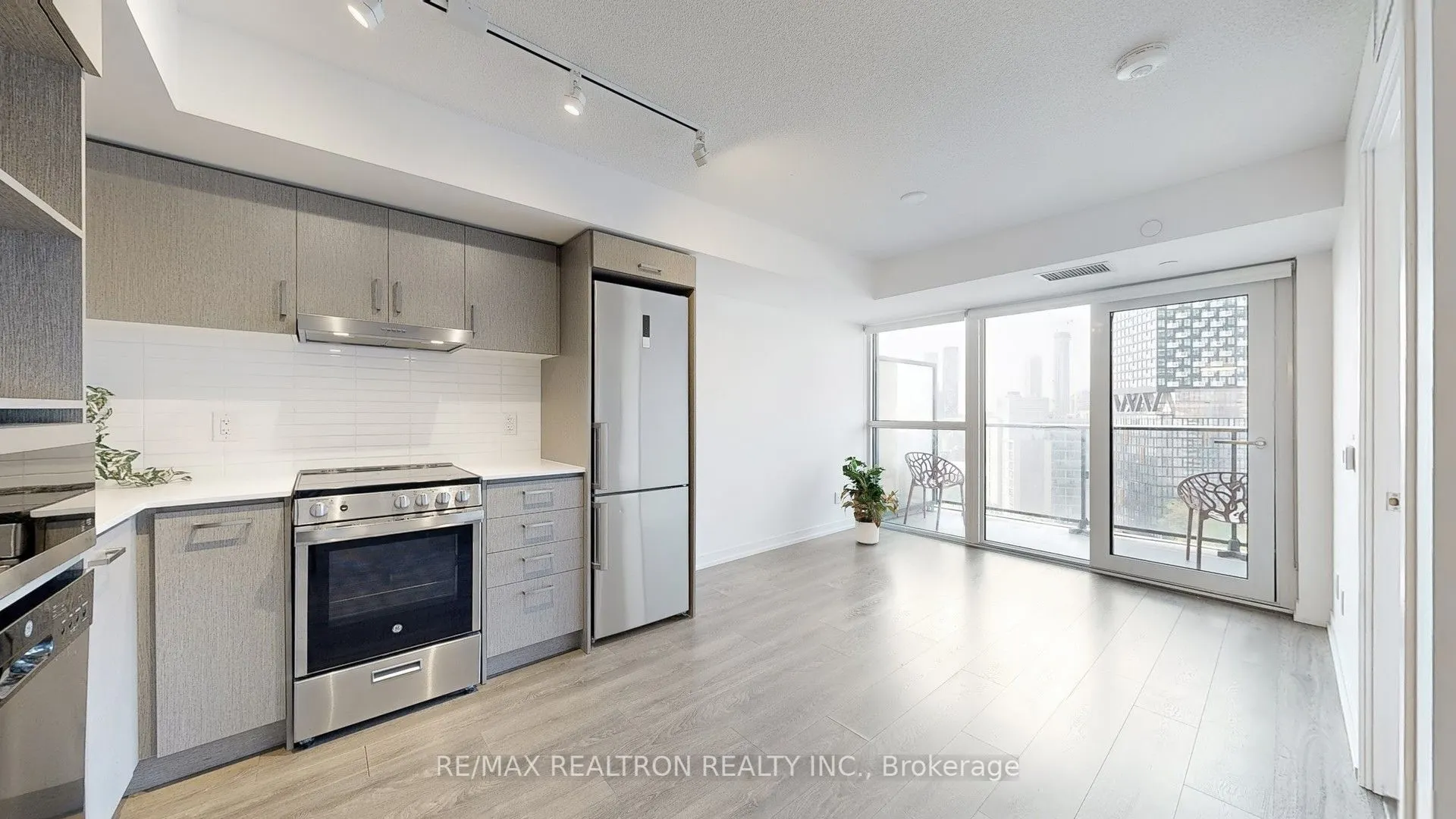 219 Dundas Street E, #1806