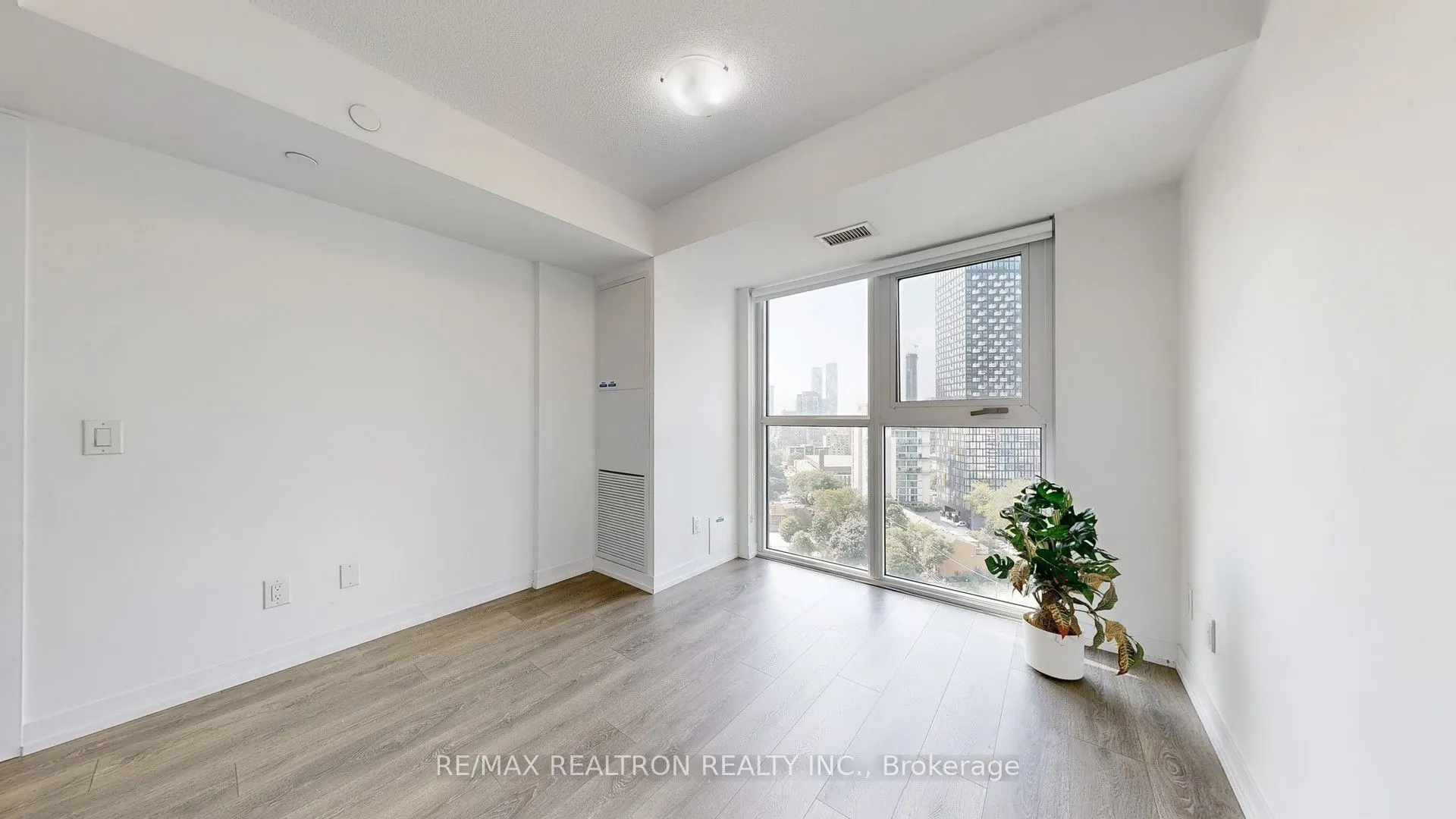 219 Dundas Street E, #1806