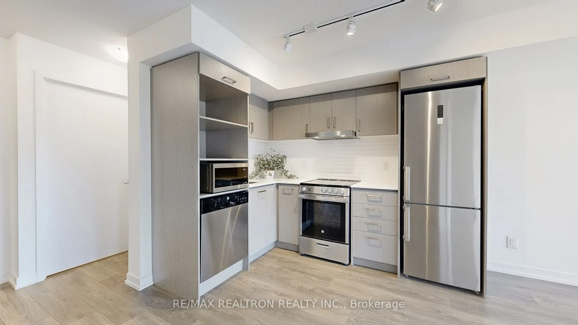 219 Dundas Street E, #1806