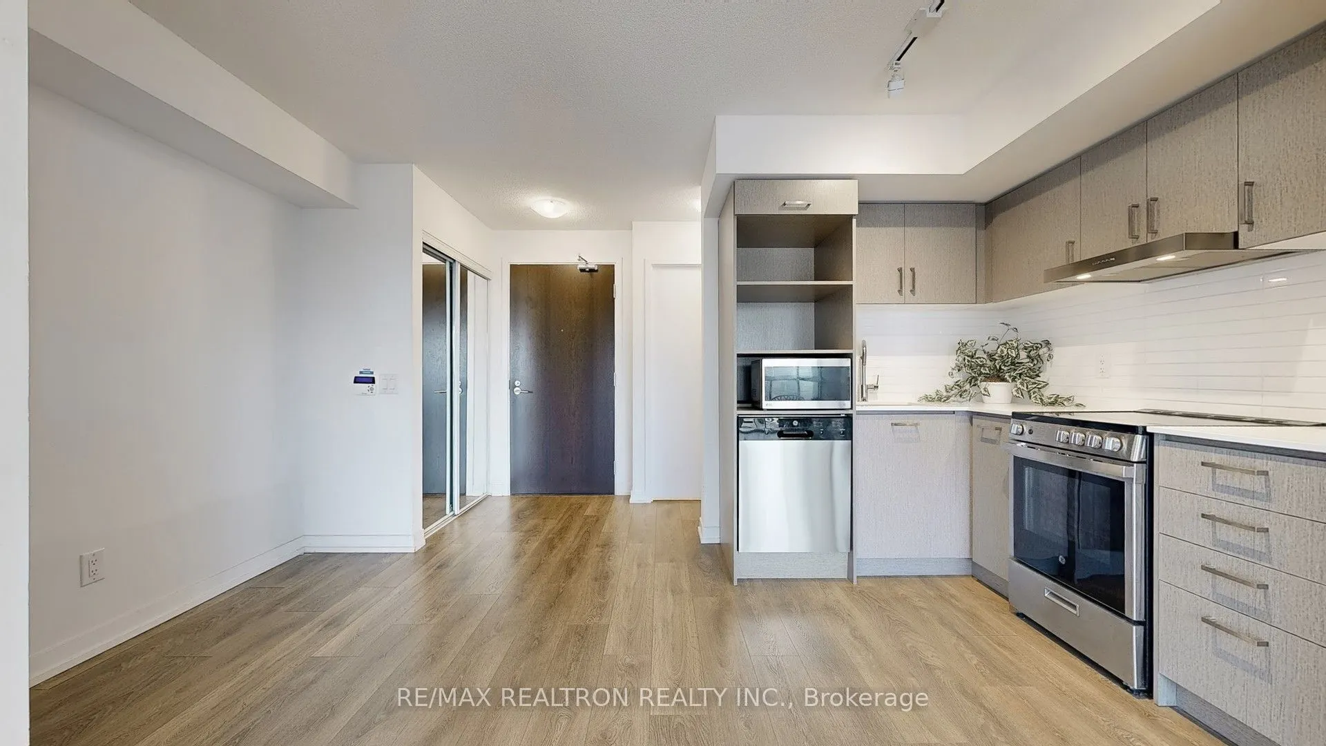 219 Dundas Street E, #1806