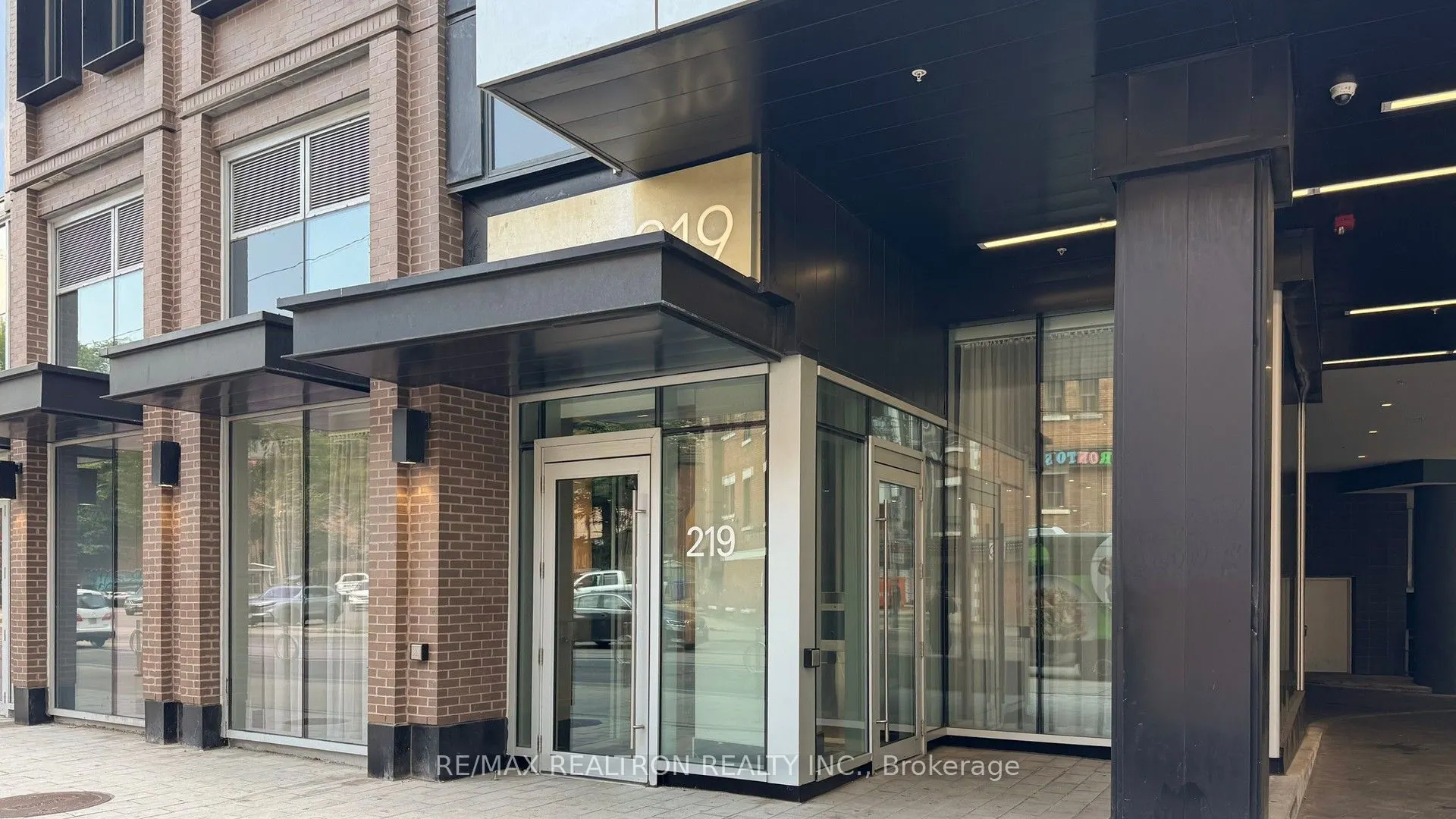 219 Dundas Street E, #1806