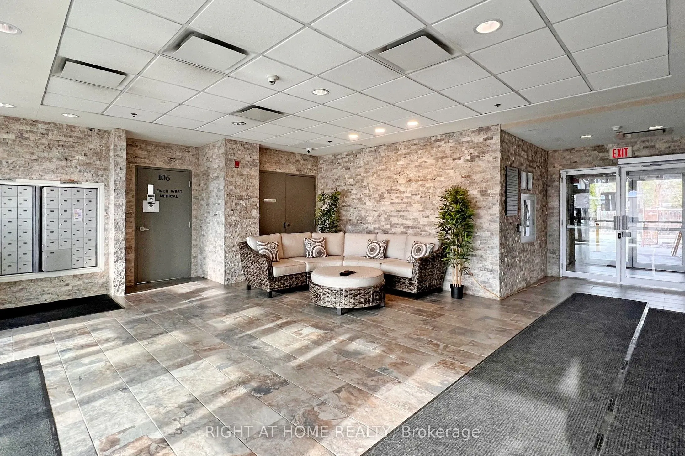 222 finch Avenue W, #217
