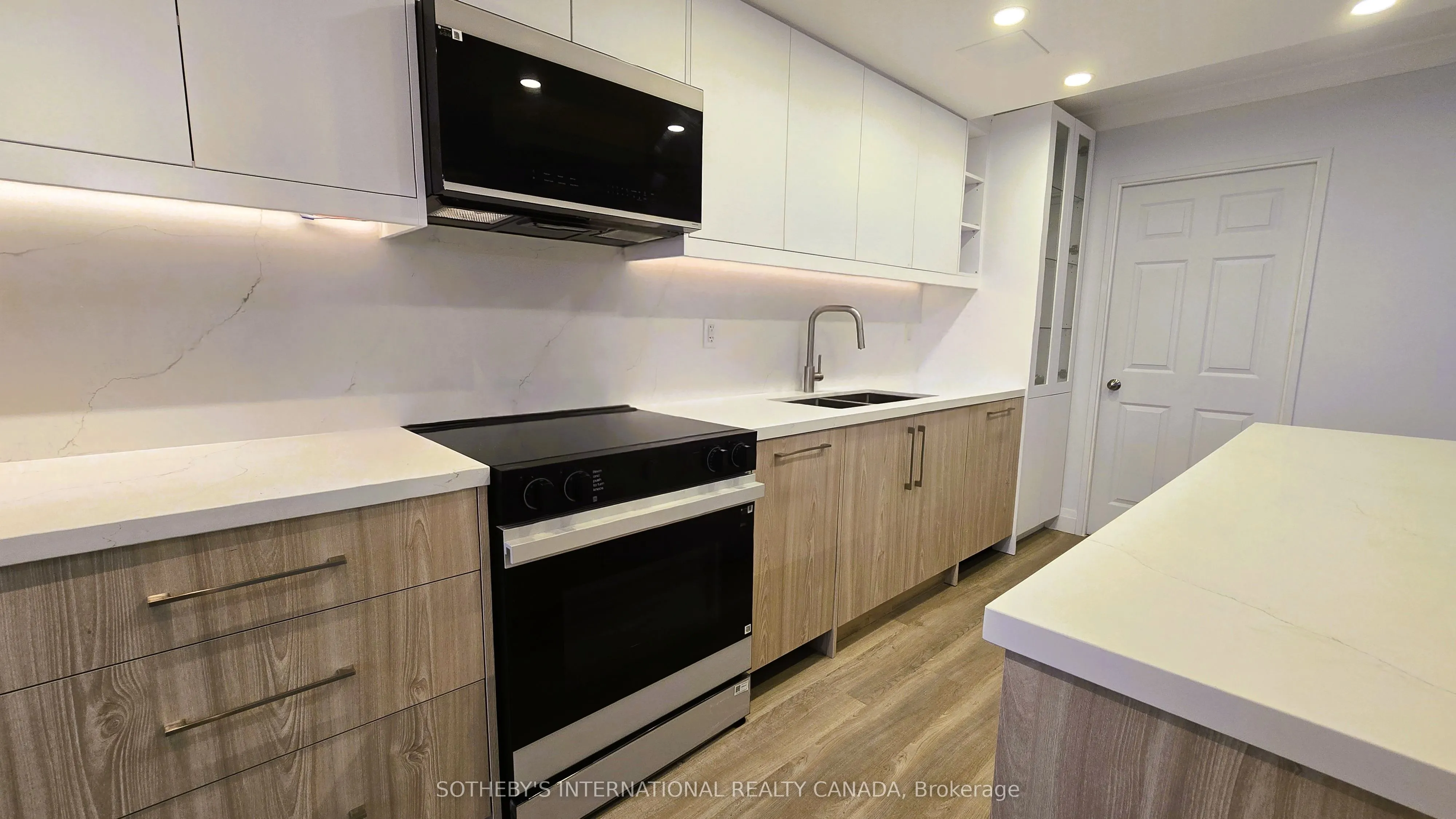 3000 Bathurst Street, #706