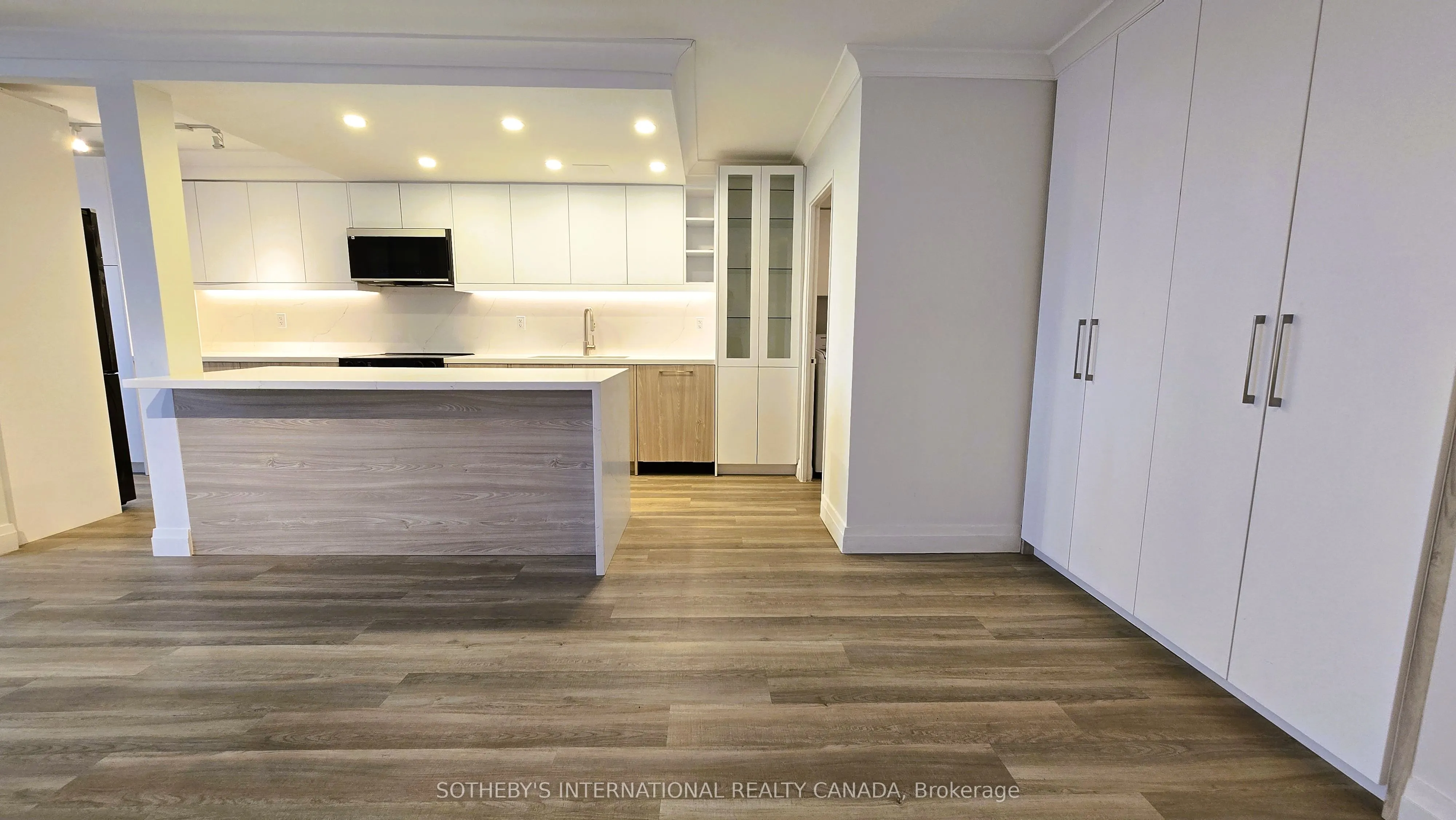 3000 Bathurst Street, #706