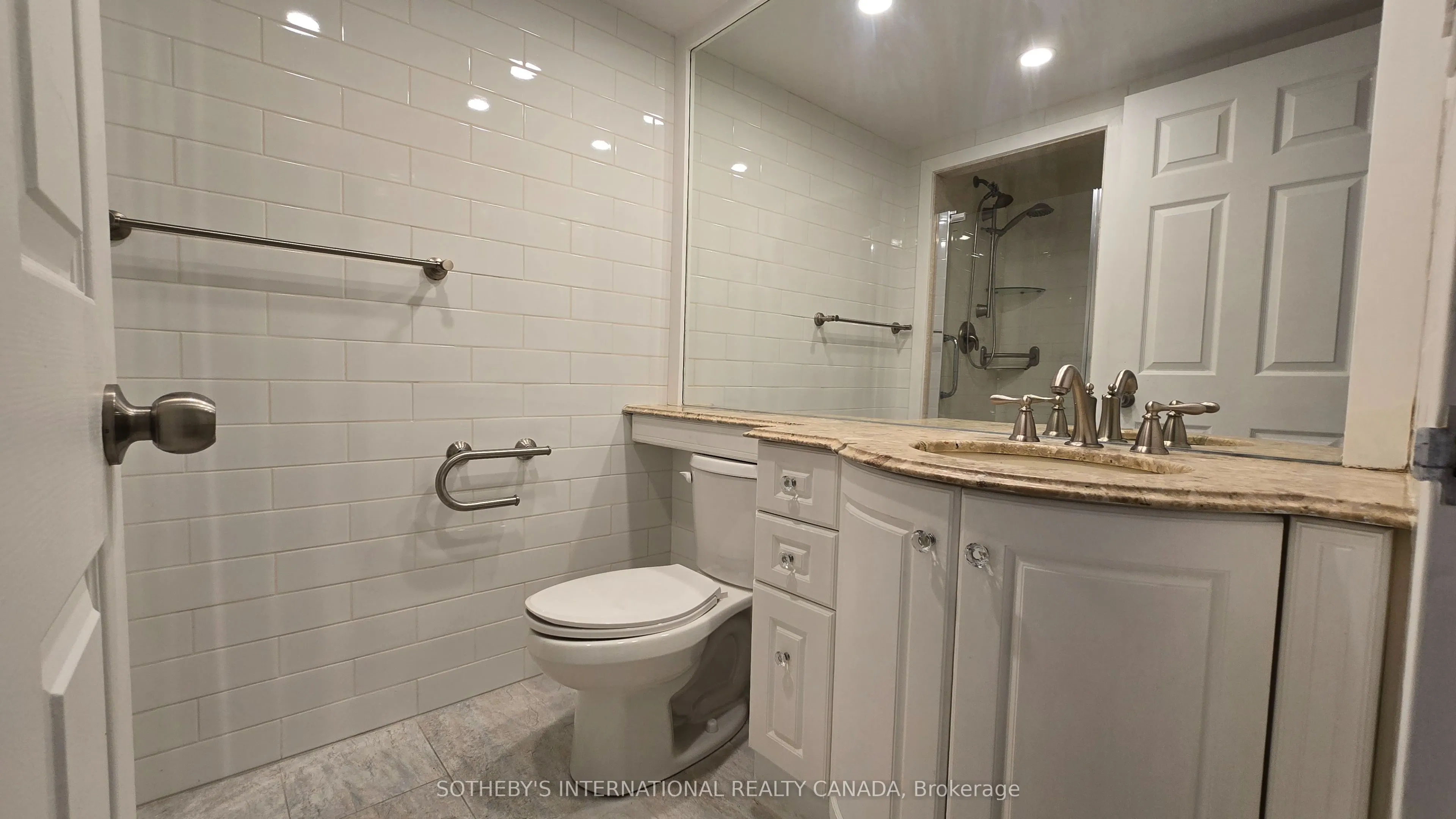 3000 Bathurst Street, #706