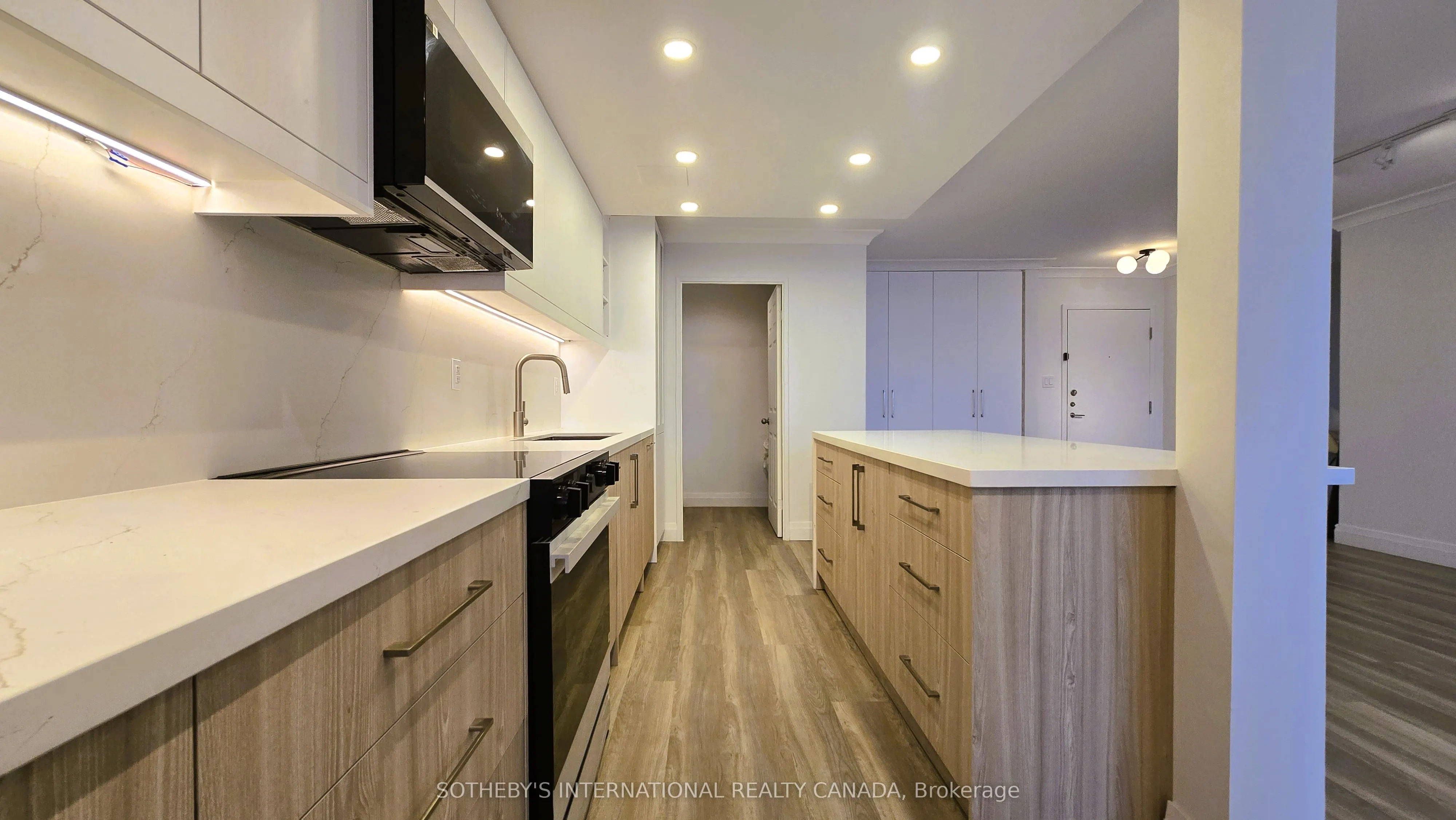 3000 Bathurst Street, #706