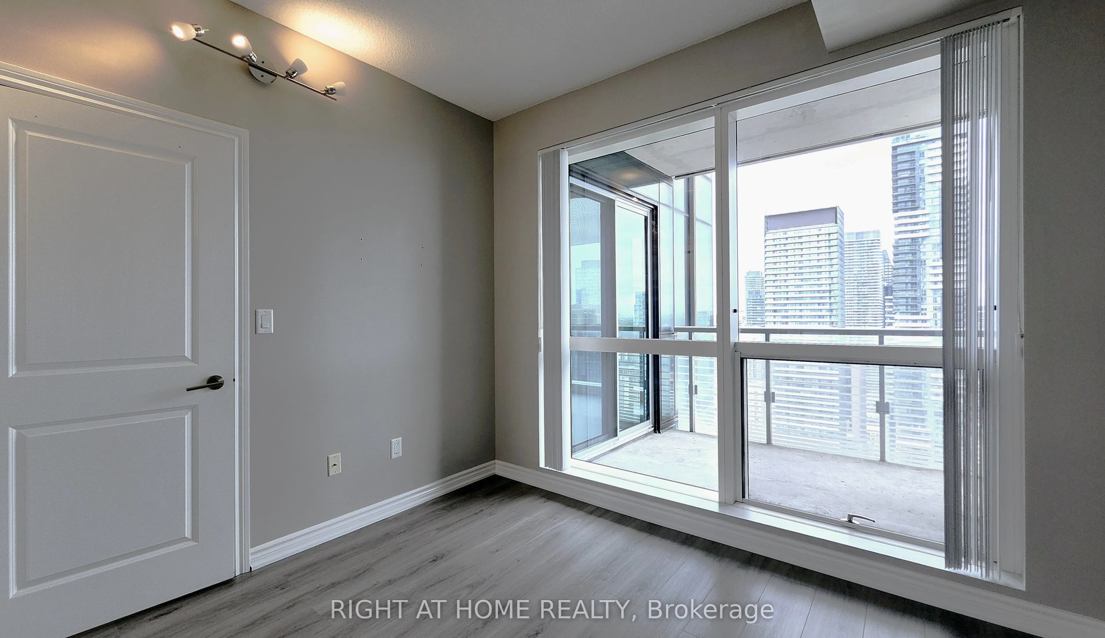 386 Yonge Street, #3901