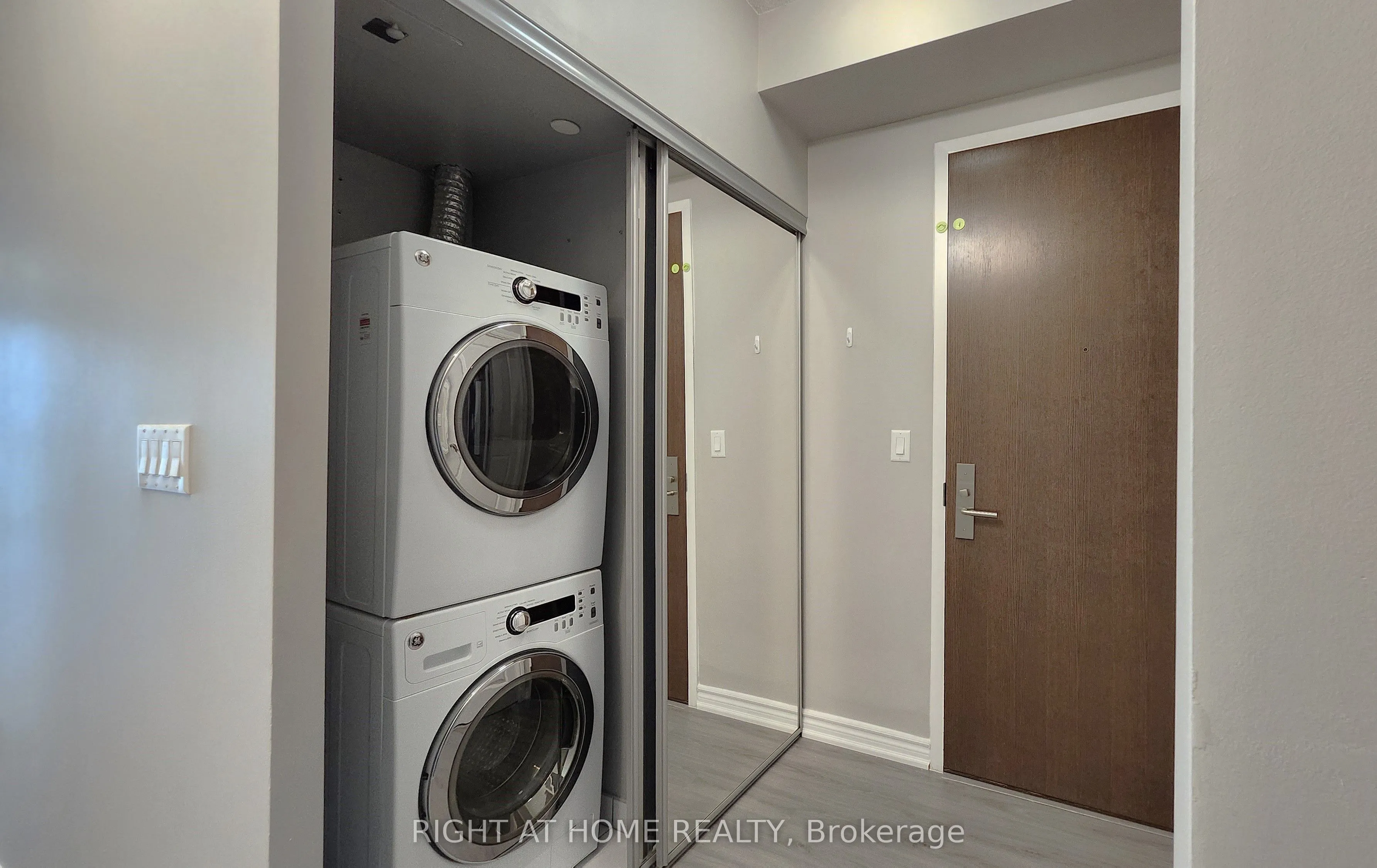 386 Yonge Street, #3901