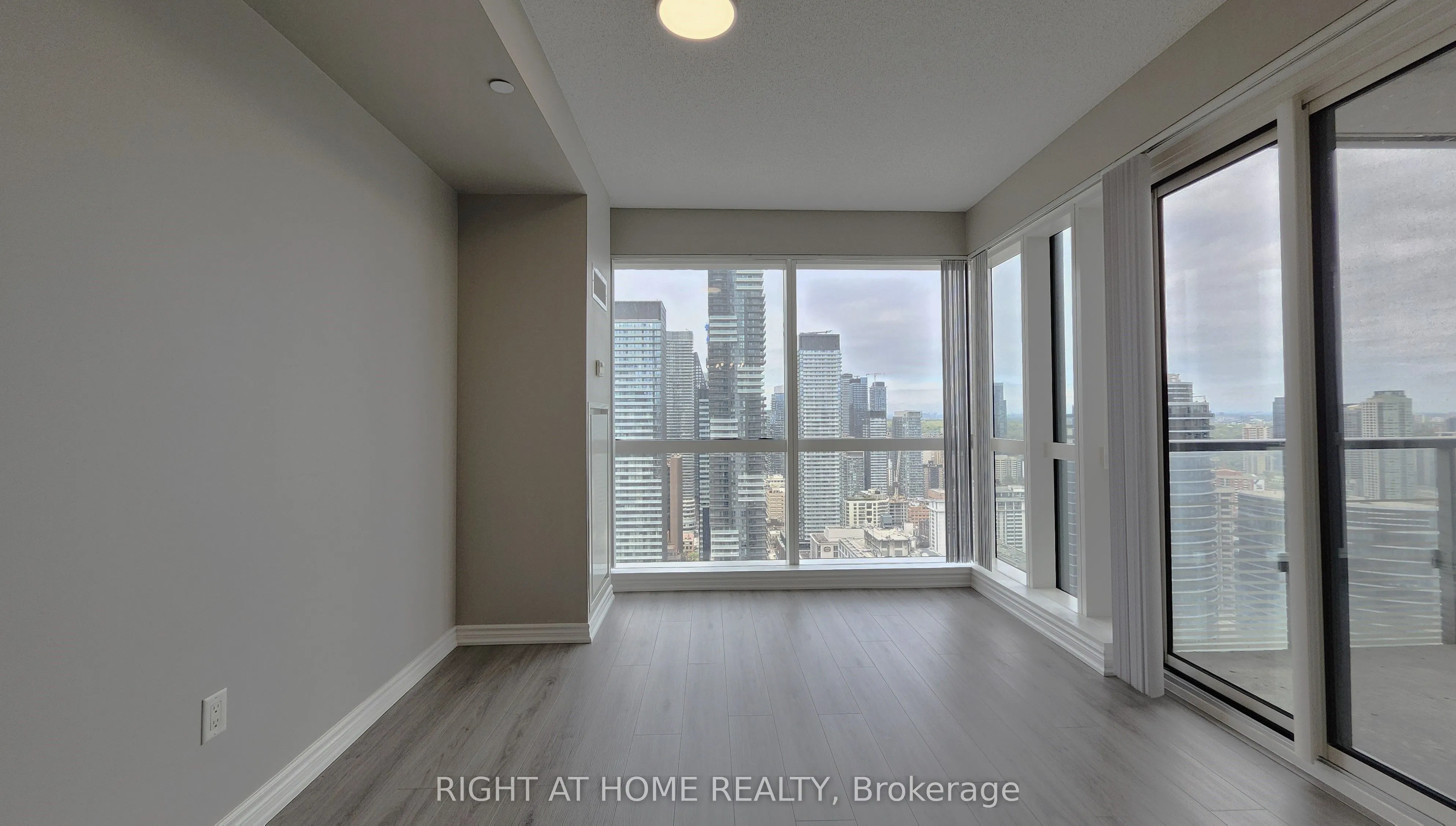 386 Yonge Street, #3901