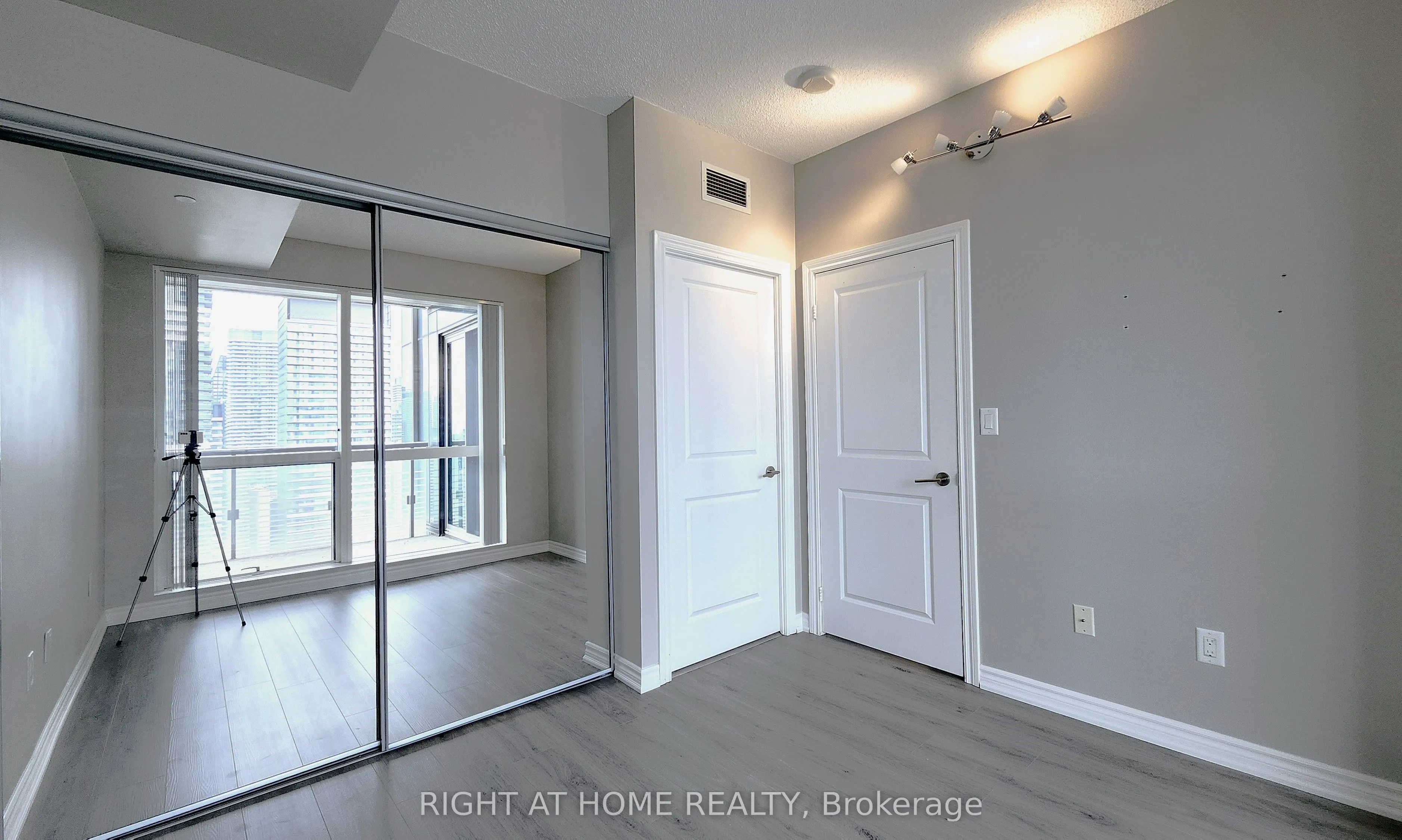 386 Yonge Street, #3901