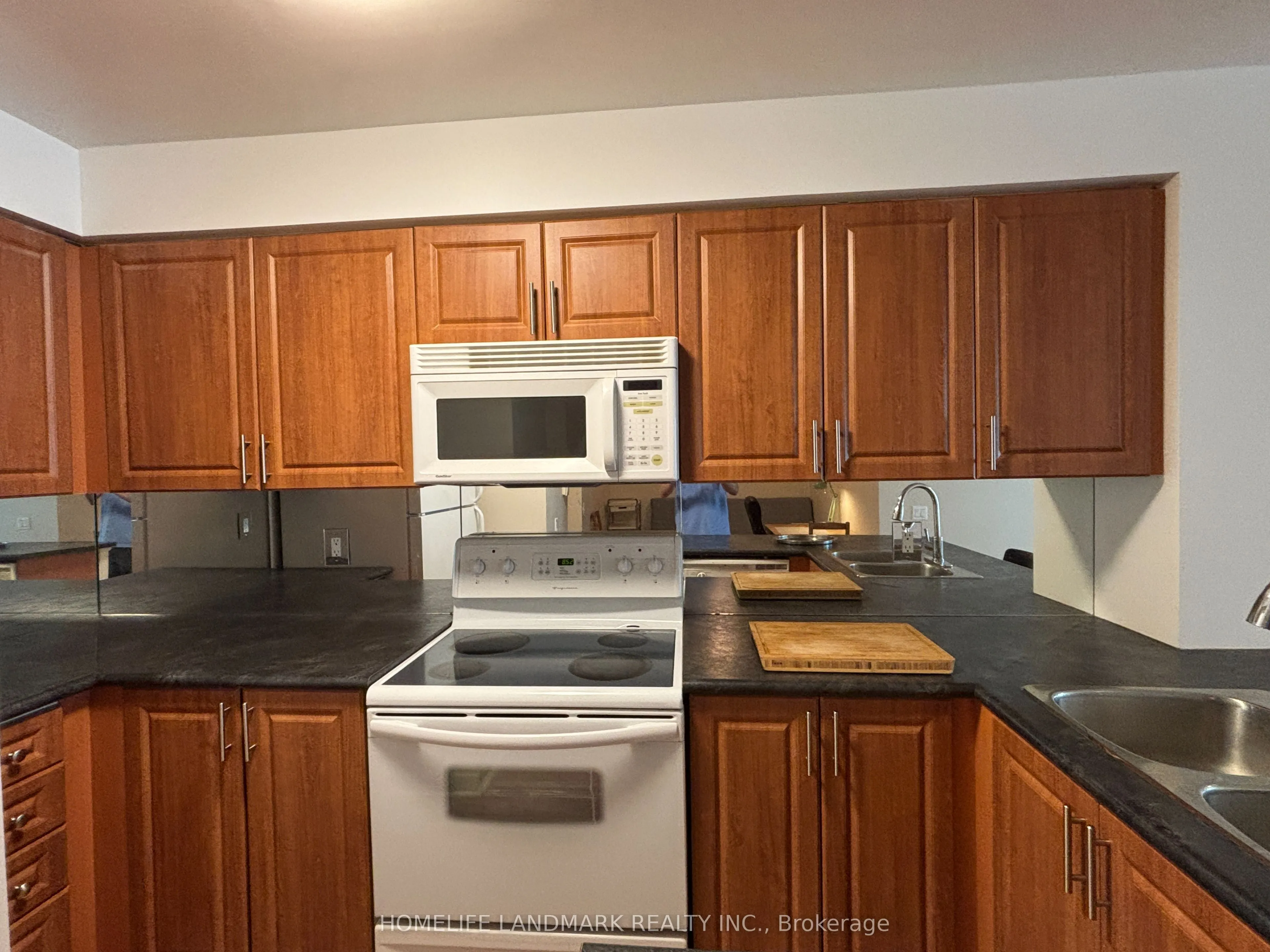 21 Hillcrest Avenue, #902