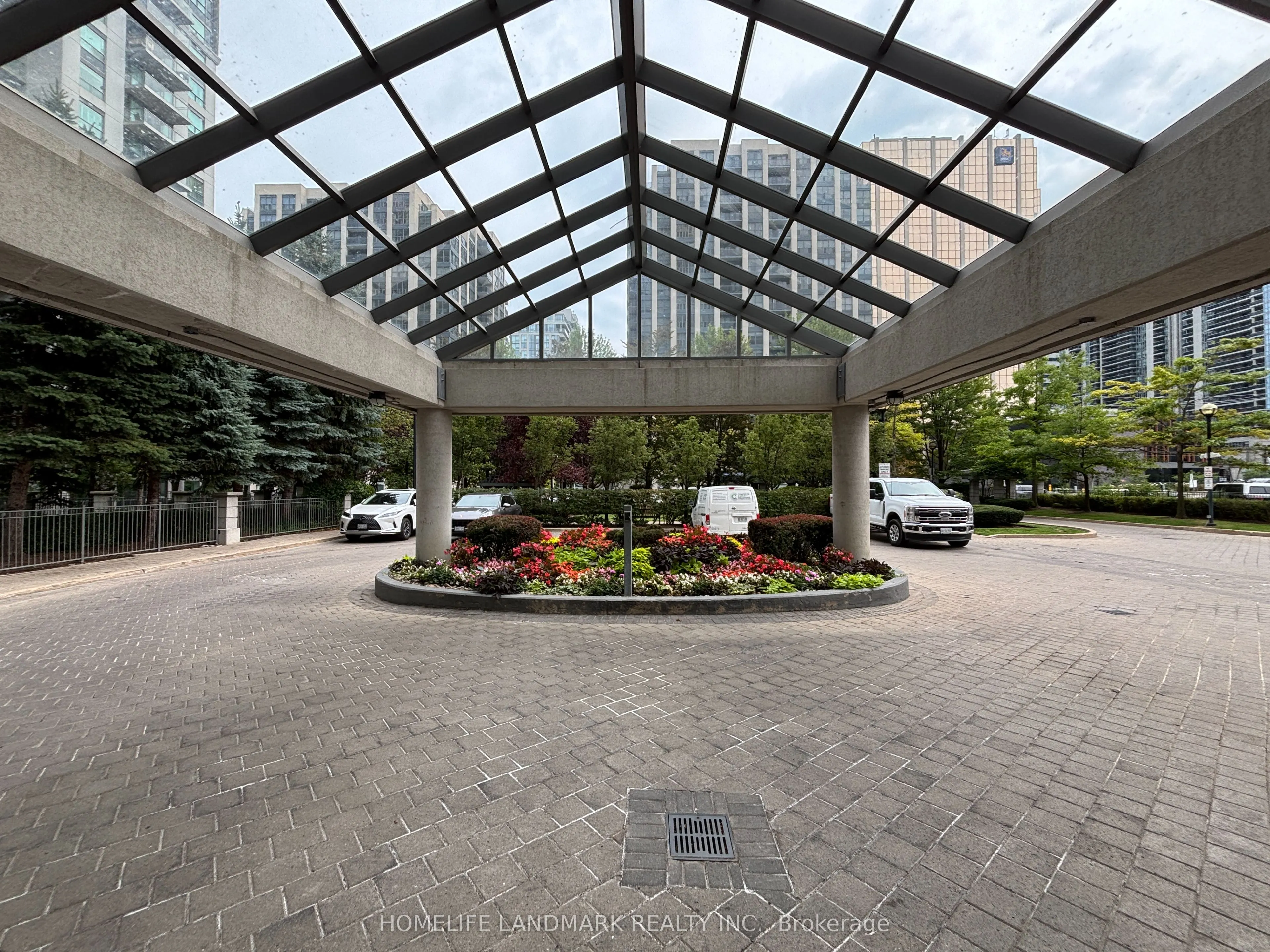21 Hillcrest Avenue, #902