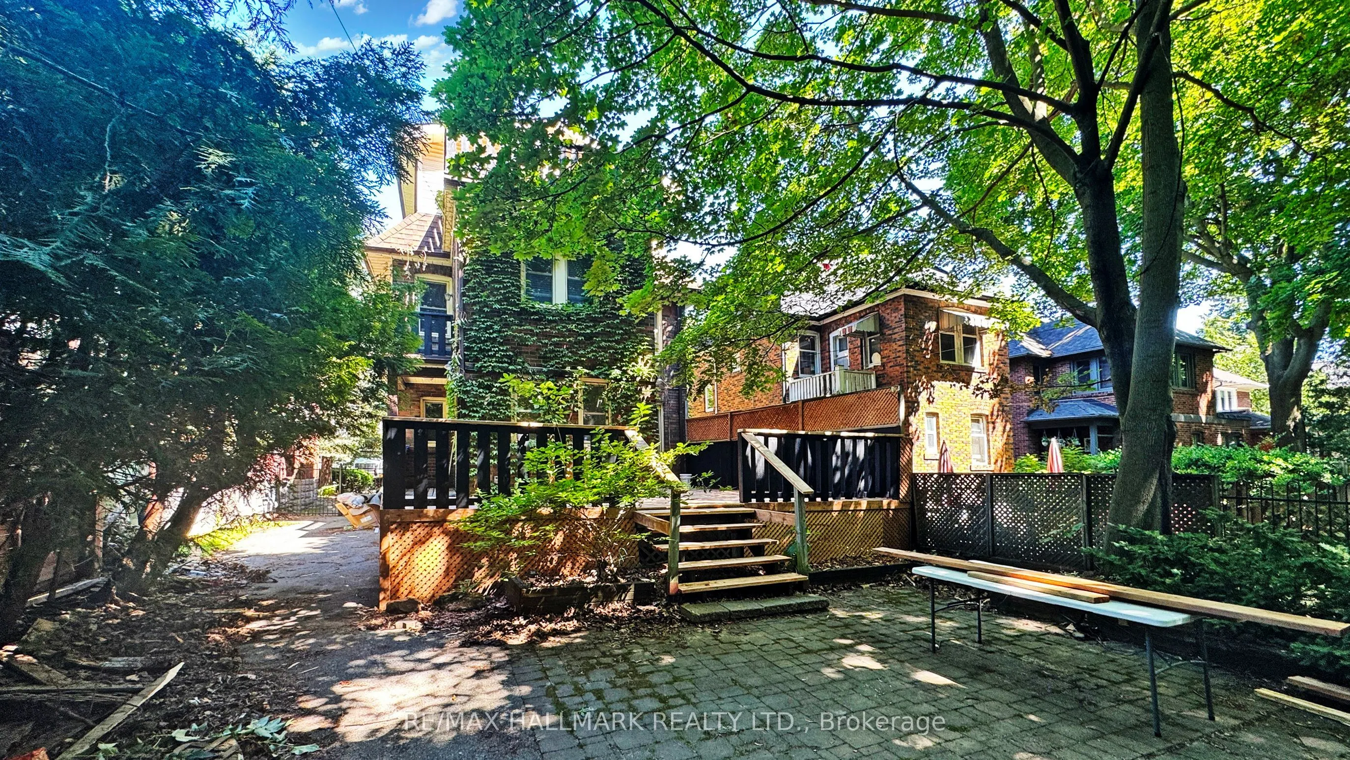 139 Hillhurst Boulevard
