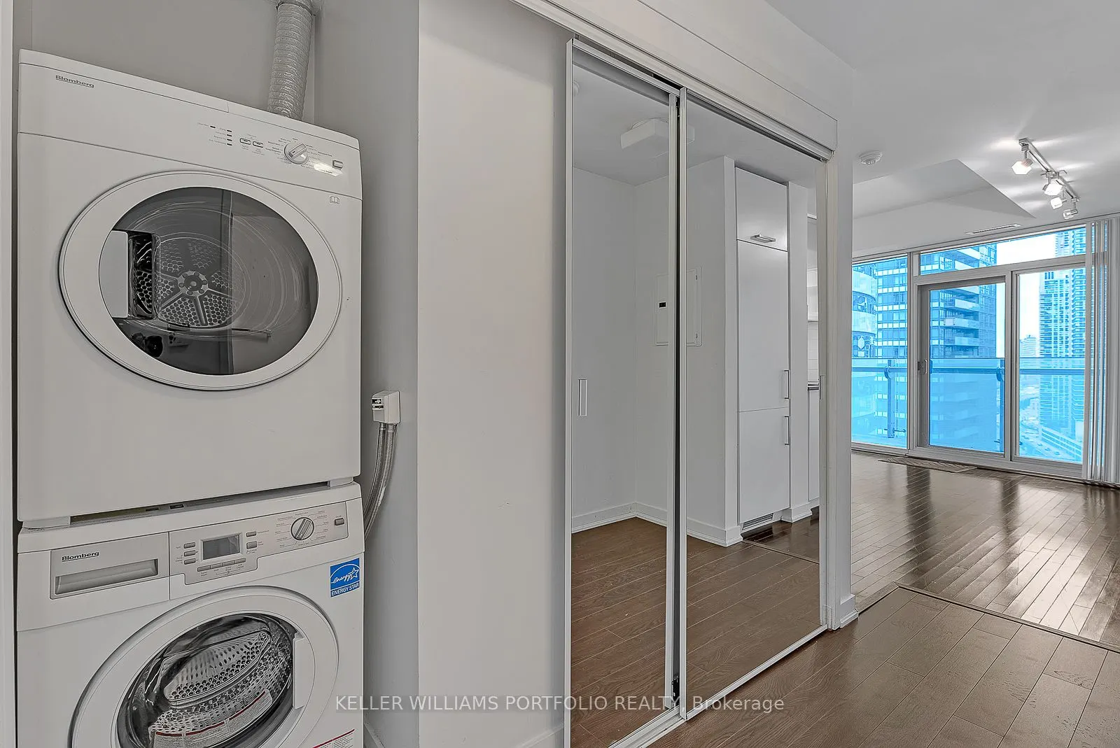 12 York Street, #1801