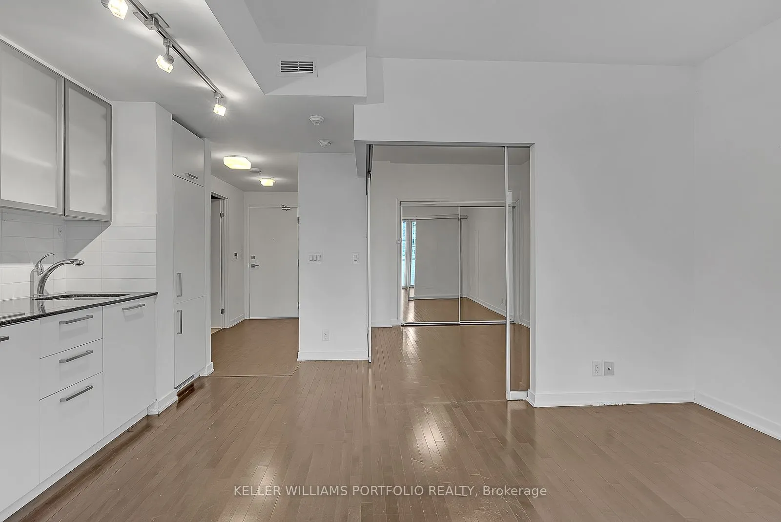 12 York Street, #1801