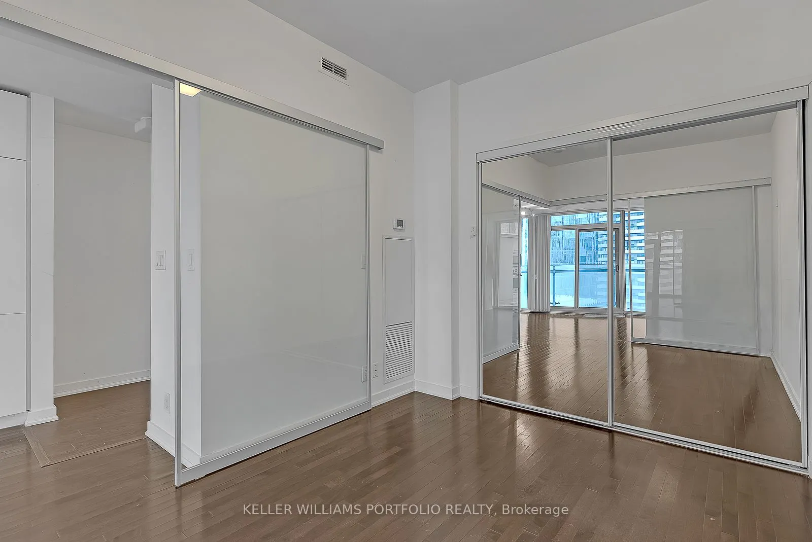 12 York Street, #1801