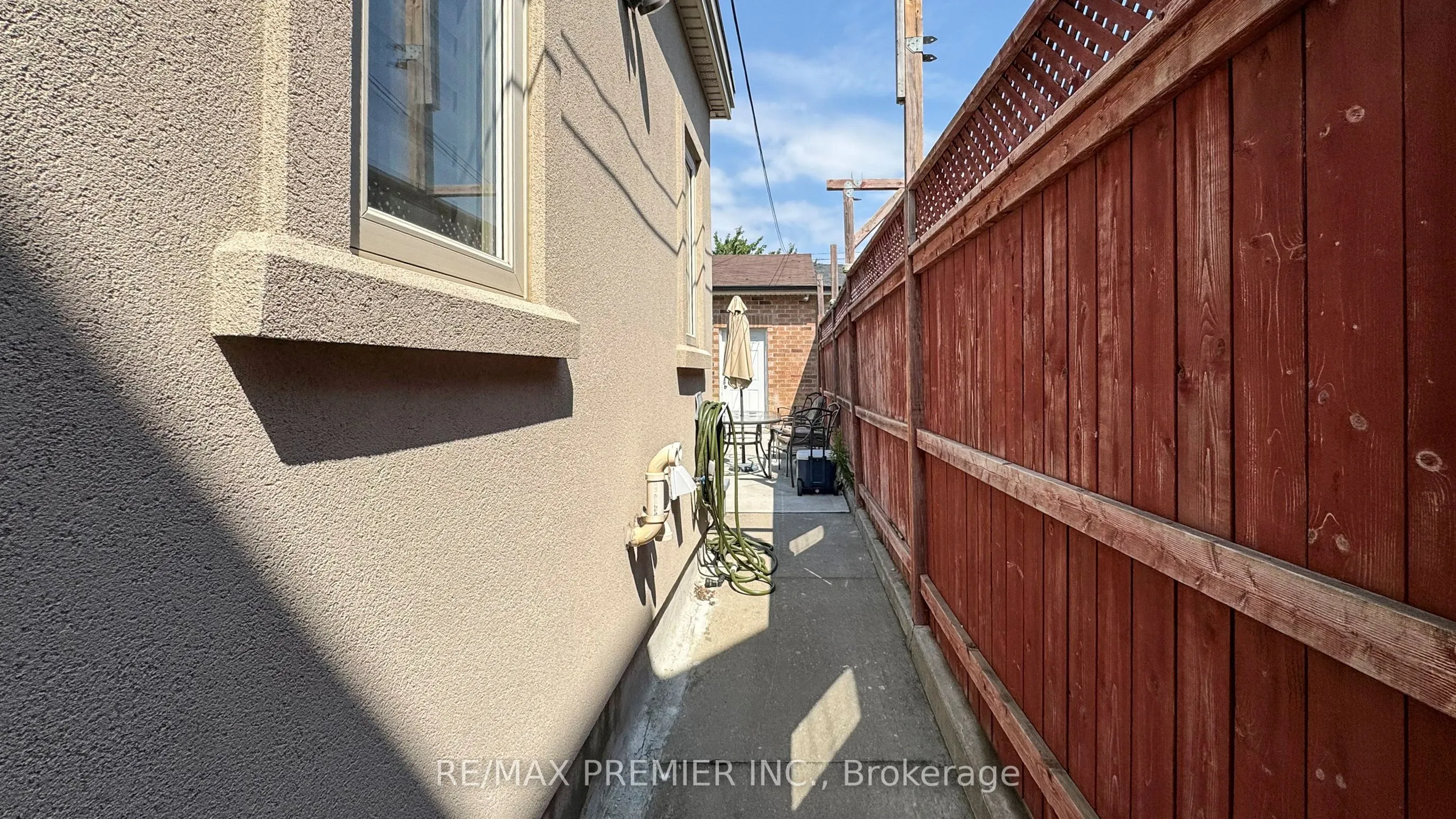 32 Amherst Avenue