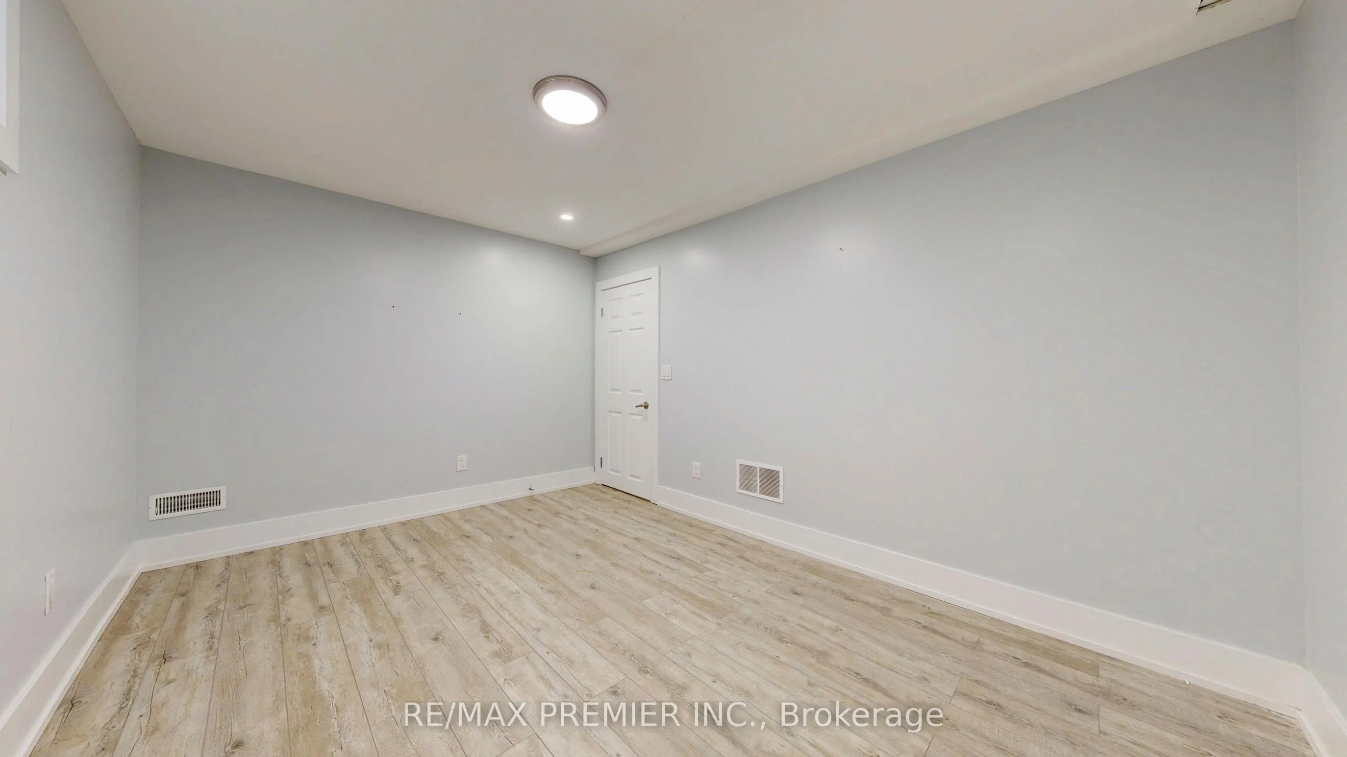 32 Amherst Avenue