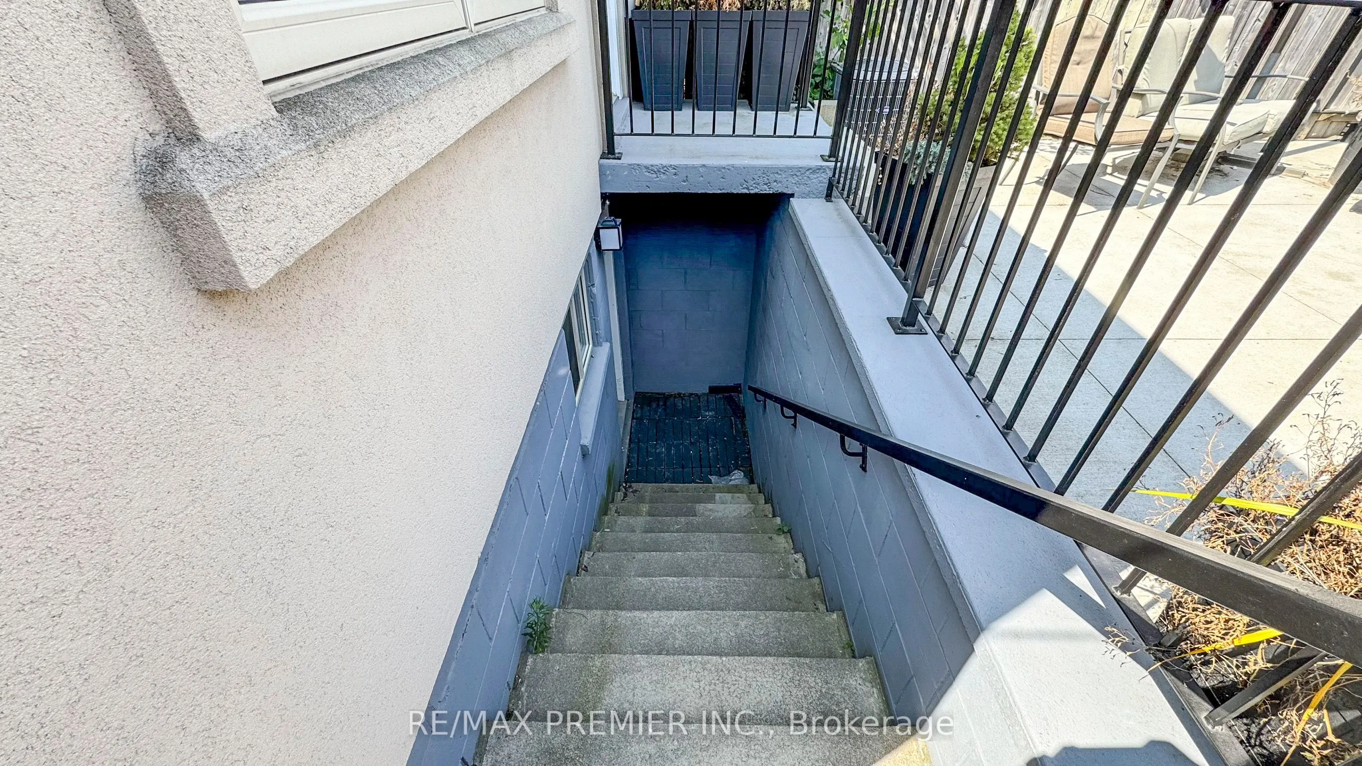 32 Amherst Avenue