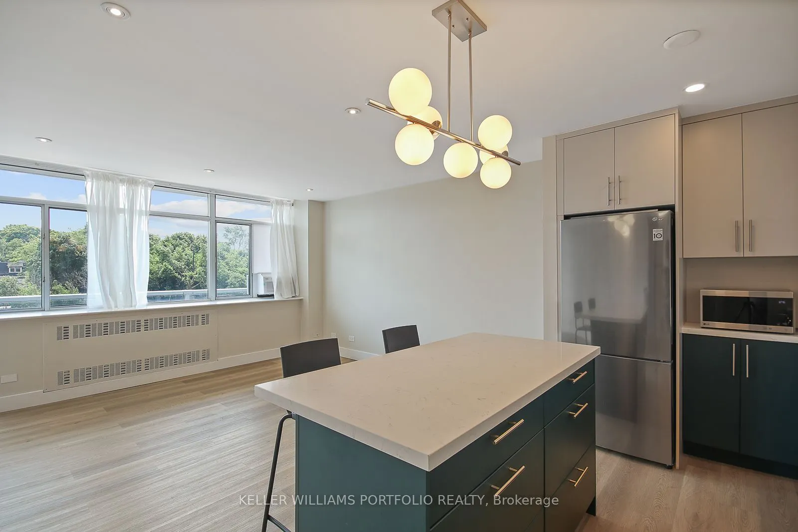 580 Christie Street, #206