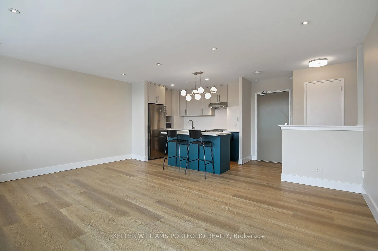 580 Christie Street, #206