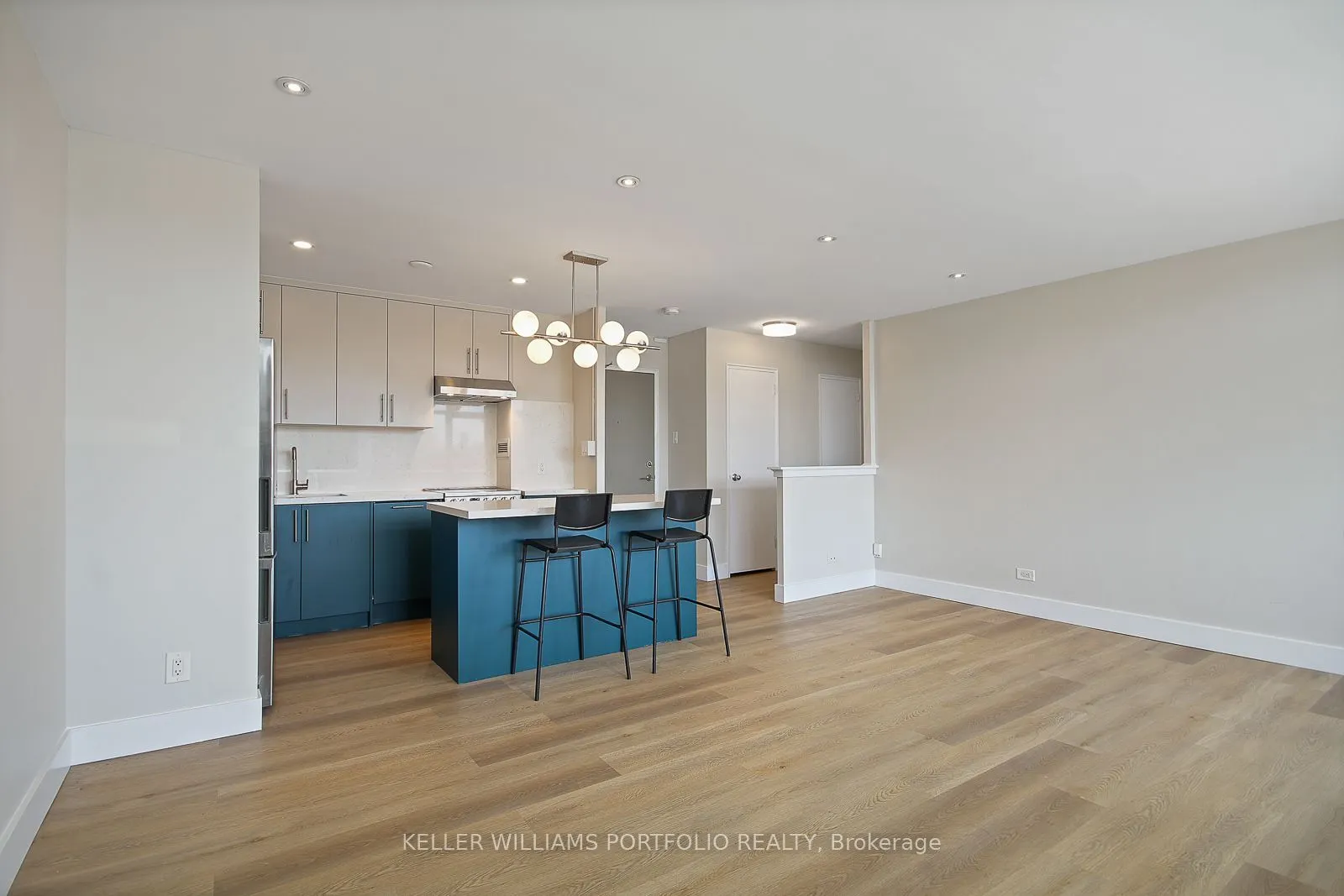 580 Christie Street, #206